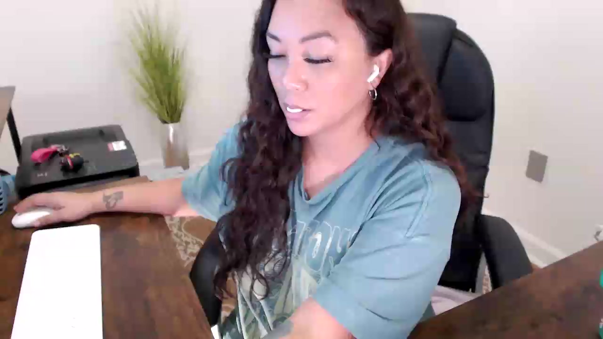 Gallery image thumbnail from MickaylaStar's myfreecams stream on, 06/03/2026, 17:34 image 9 of 20