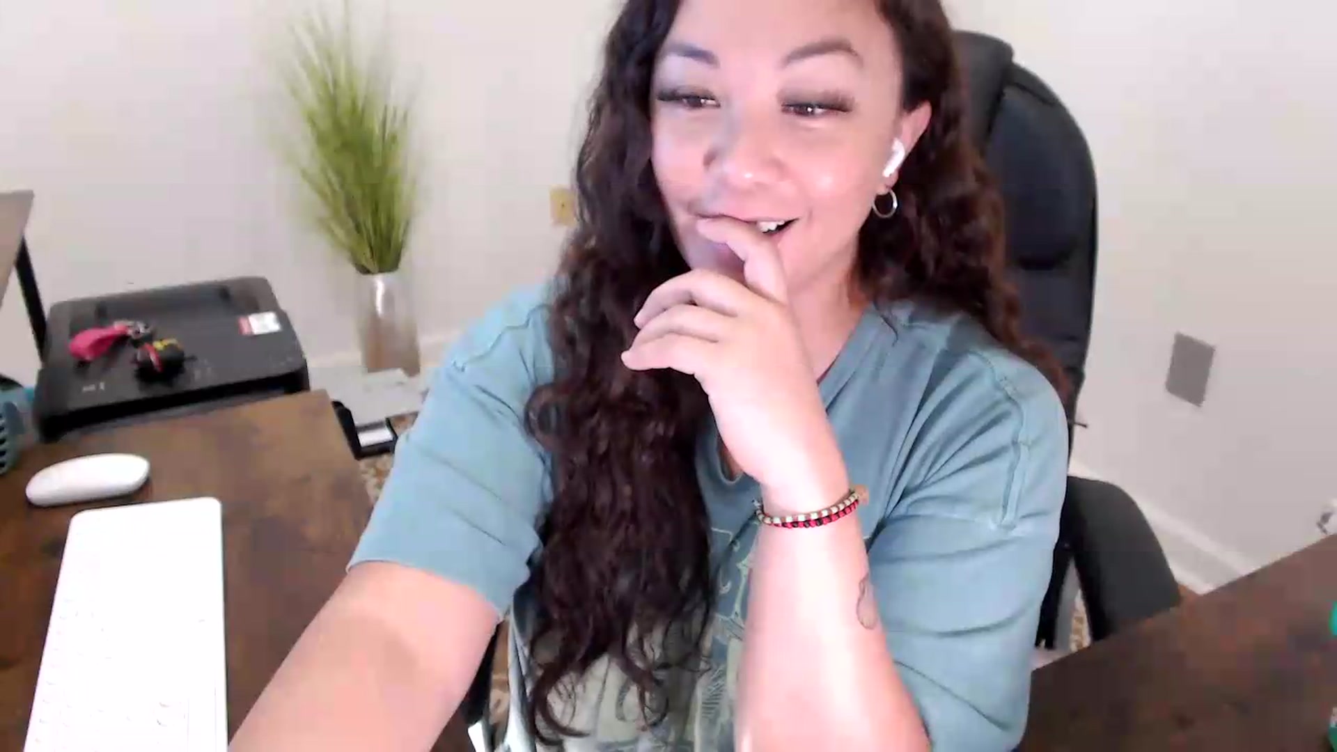 Gallery image thumbnail from MickaylaStar's myfreecams stream on, 06/03/2026, 17:34 image 10 of 20