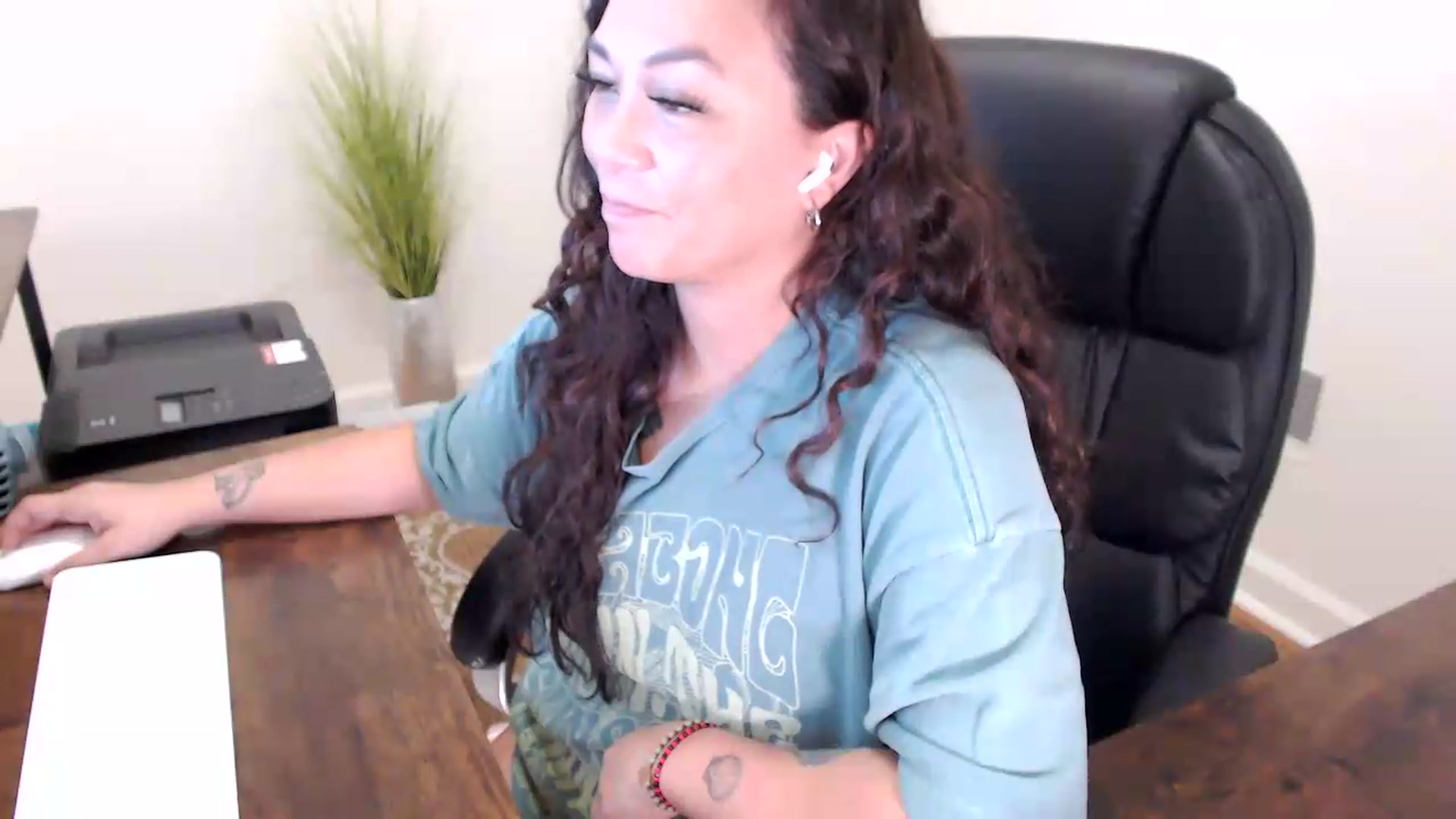 Gallery image thumbnail from MickaylaStar's myfreecams stream on, 06/03/2026, 19:33 image 5 of 20