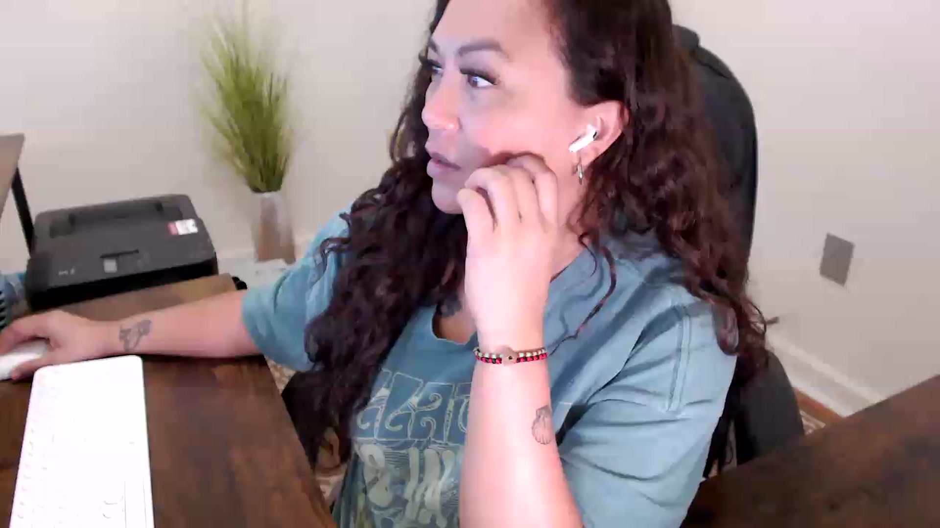Gallery image thumbnail from MickaylaStar's myfreecams stream on, 06/03/2026, 19:33 image 1 of 20
