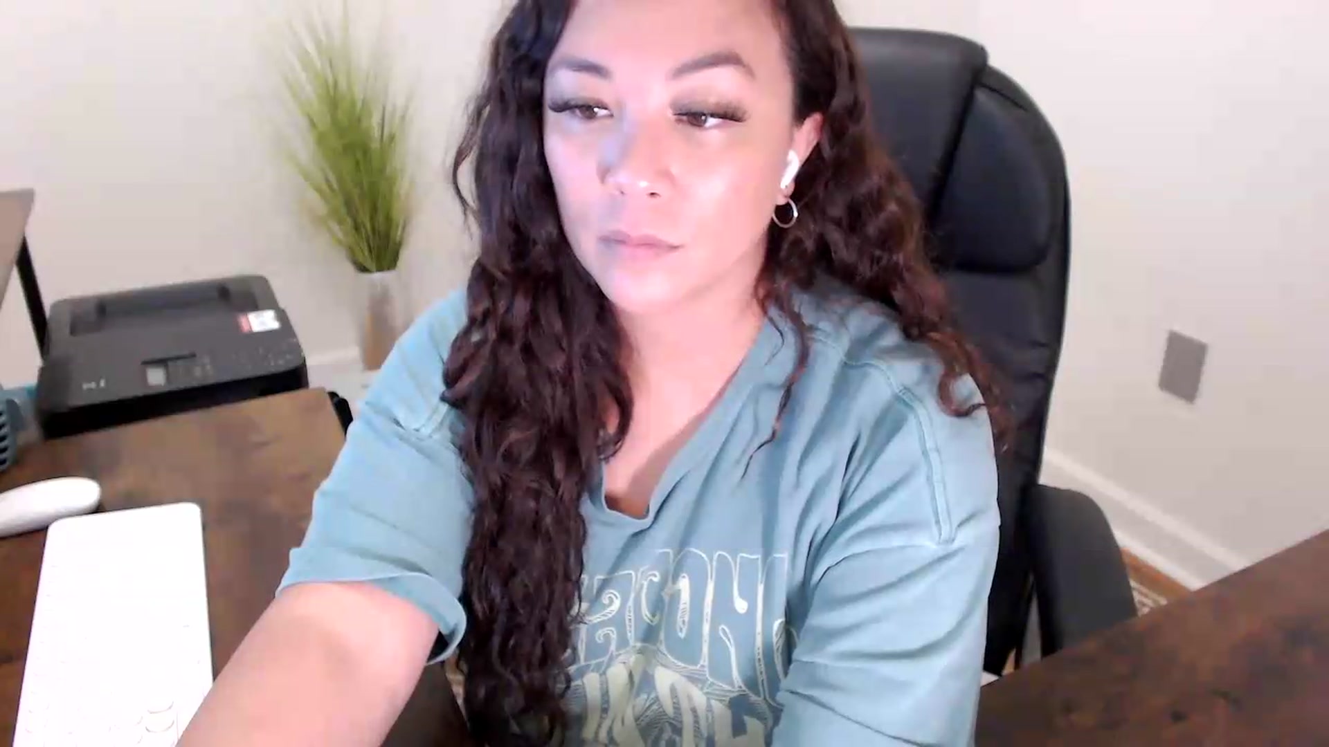 Gallery image thumbnail from MickaylaStar's myfreecams stream on, 06/03/2026, 19:33 image 2 of 20
