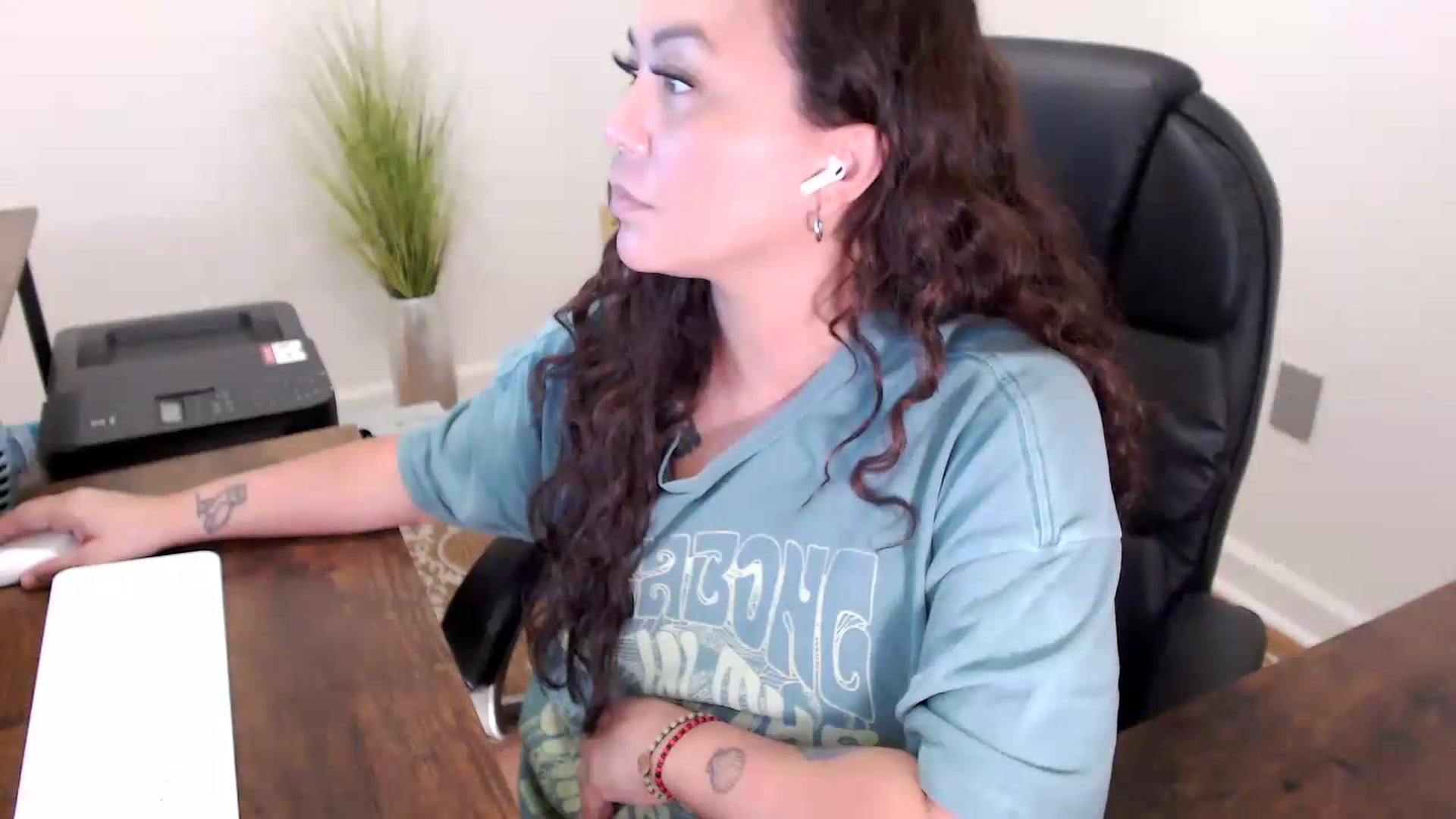 Gallery image thumbnail from MickaylaStar's myfreecams stream on, 06/03/2026, 19:33 image 3 of 20