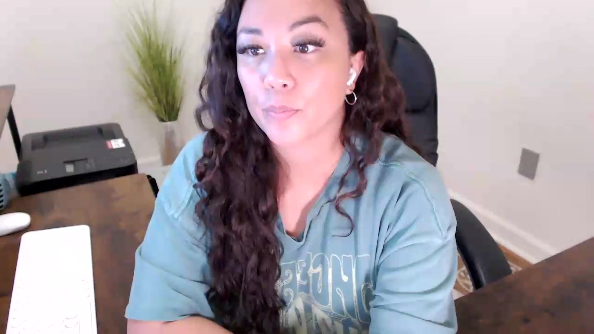 Gallery image thumbnail from MickaylaStar's myfreecams stream on, 06/03/2026, 19:33 image 10 of 20