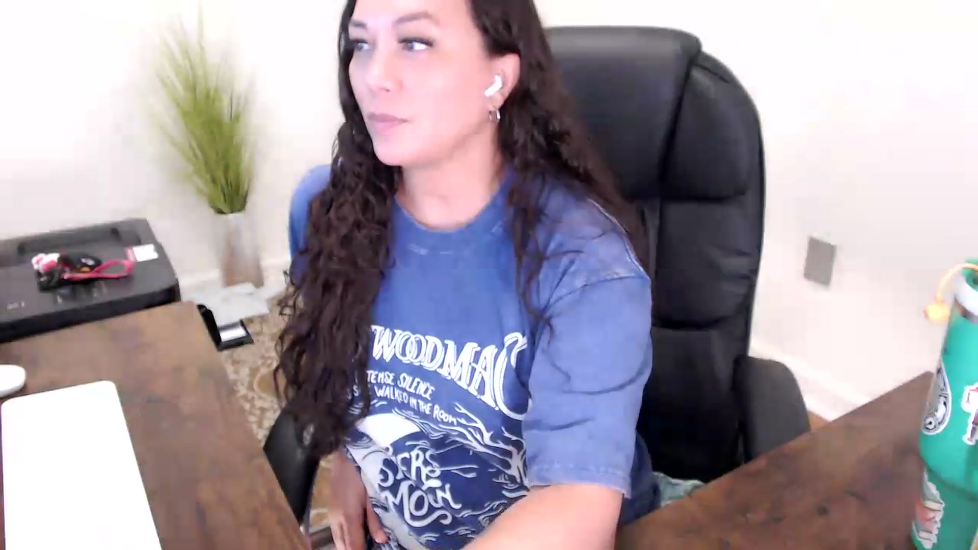 Gallery image thumbnail from MickaylaStar's myfreecams stream on, 06/04/2026, 17:04 image 2 of 20