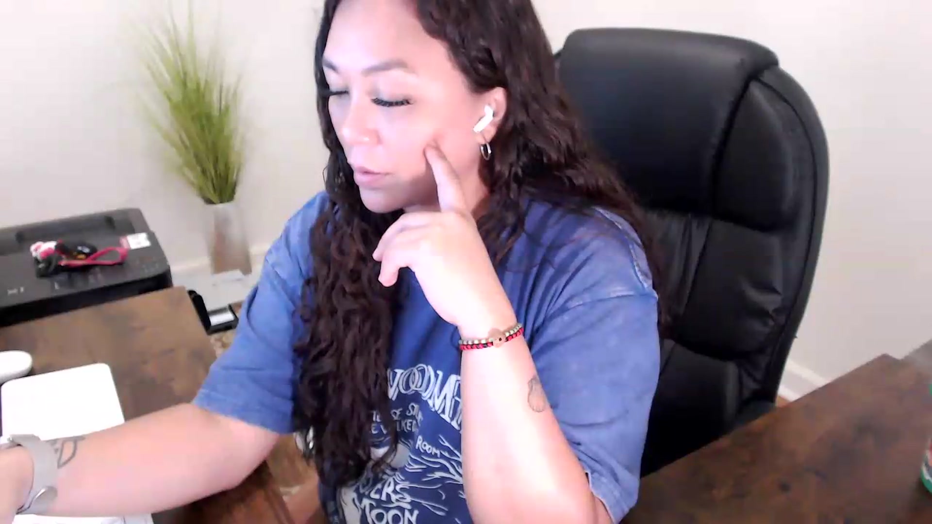 Gallery image thumbnail from MickaylaStar's myfreecams stream on, 06/04/2026, 17:04 image 12 of 20