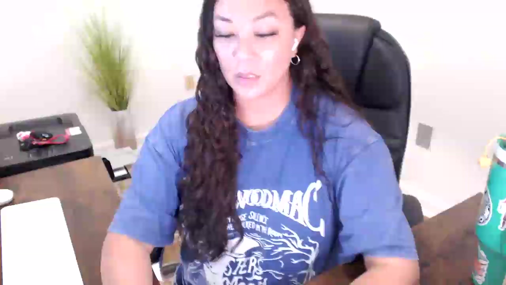 Gallery image thumbnail from MickaylaStar's myfreecams stream on, 06/04/2026, 17:04 image 3 of 20