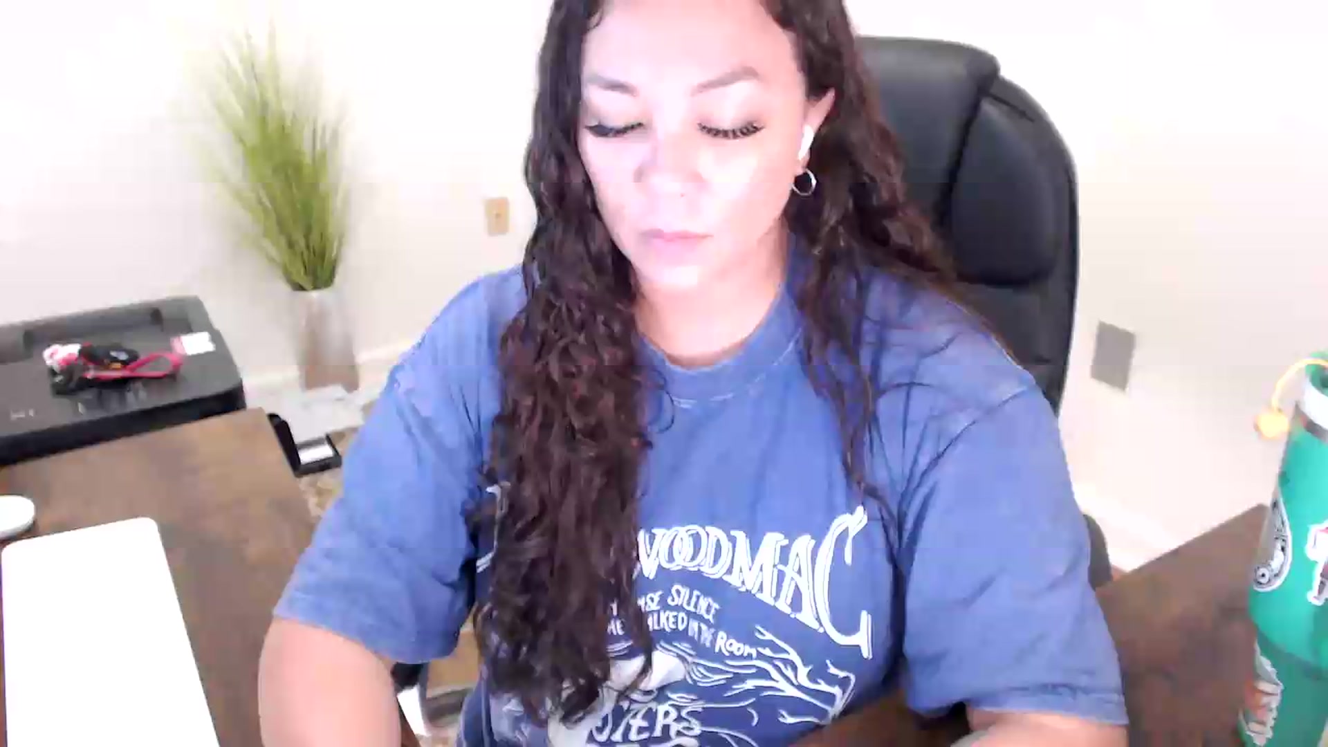 Gallery image thumbnail from MickaylaStar's myfreecams stream on, 06/04/2026, 17:04 image 4 of 20