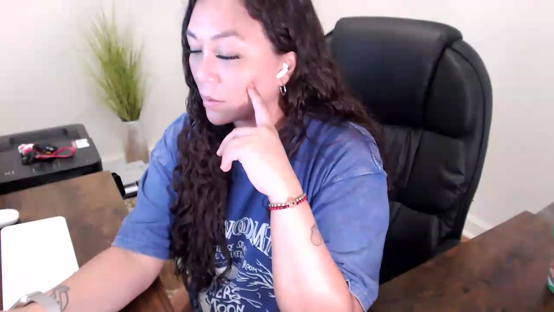 Gallery image thumbnail from MickaylaStar's myfreecams stream on, 06/04/2026, 17:04 image 11 of 20