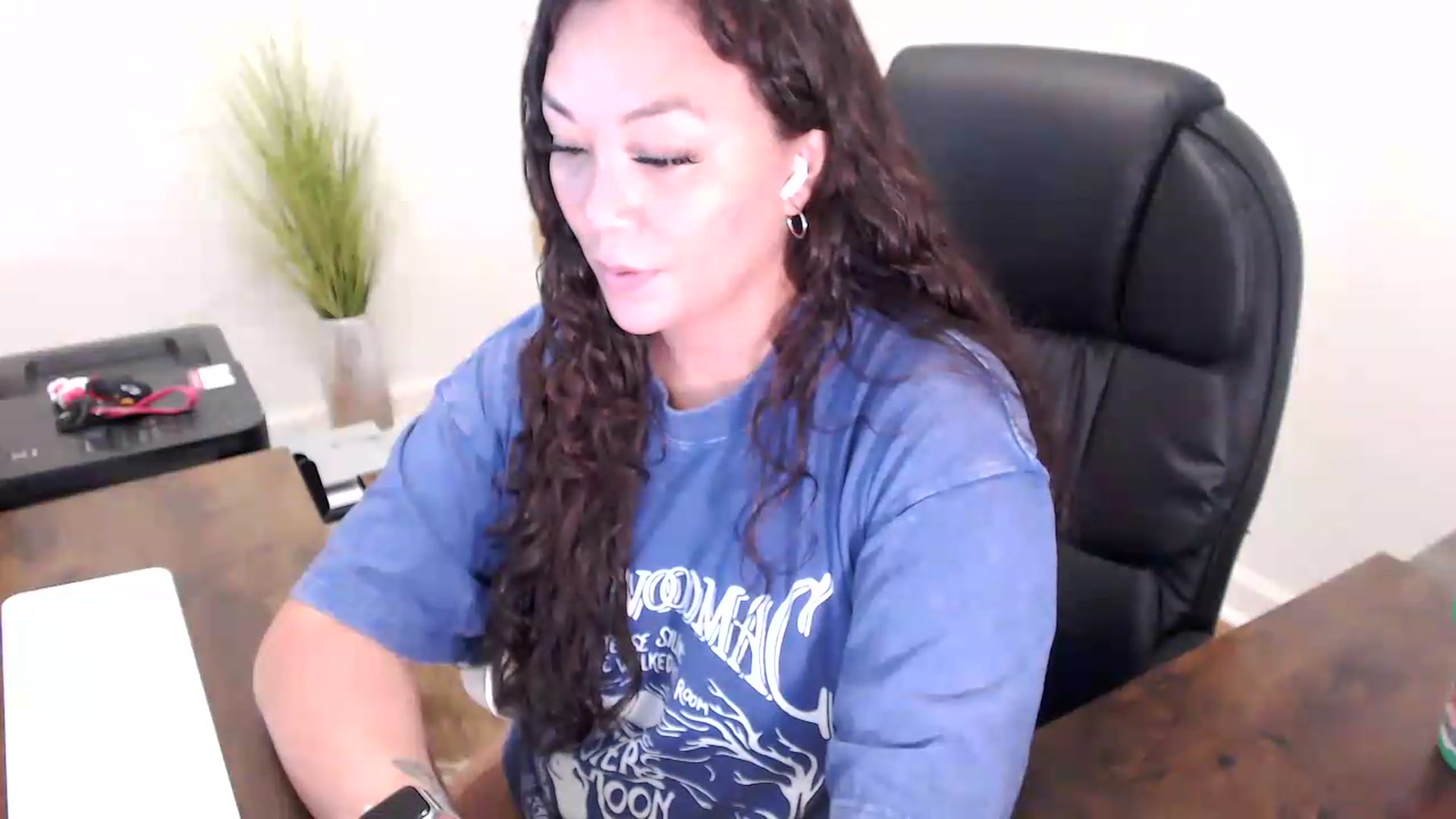 Gallery image thumbnail from MickaylaStar's myfreecams stream on, 06/04/2026, 17:04 image 17 of 20