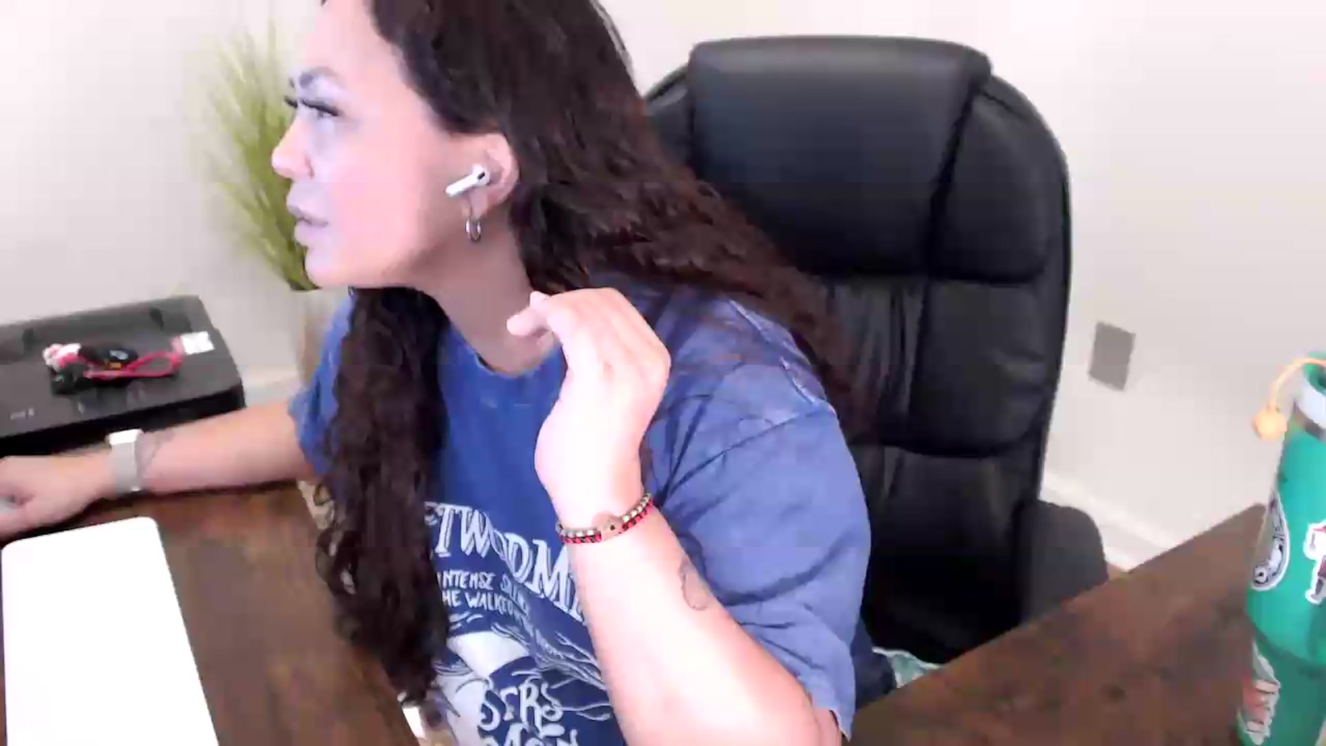 Gallery image thumbnail from MickaylaStar's myfreecams stream on, 06/04/2026, 17:04 image 1 of 20