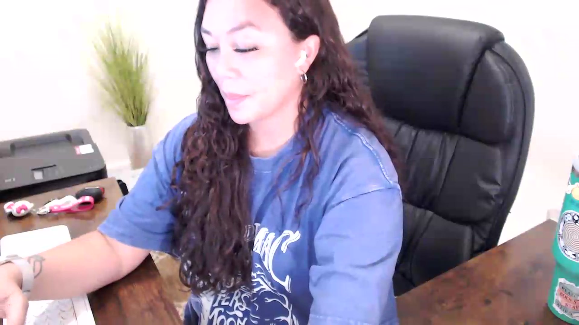 Gallery image thumbnail from MickaylaStar's myfreecams stream on, 06/04/2026, 18:01 image 7 of 20