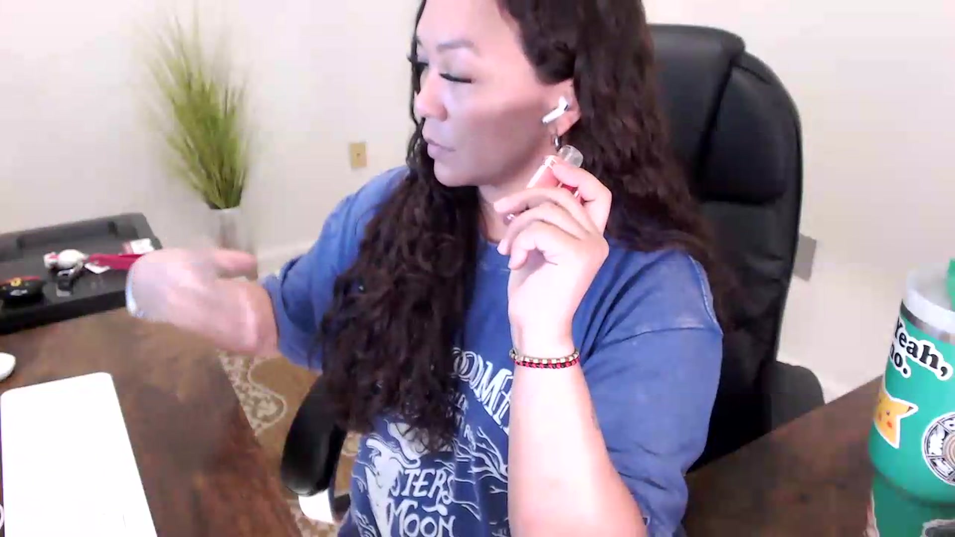Gallery image thumbnail from MickaylaStar's myfreecams stream on, 06/04/2026, 18:24 image 3 of 20
