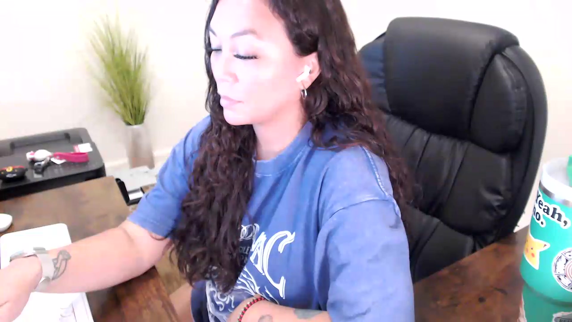Gallery image thumbnail from MickaylaStar's myfreecams stream on, 06/04/2026, 18:24 image 12 of 20