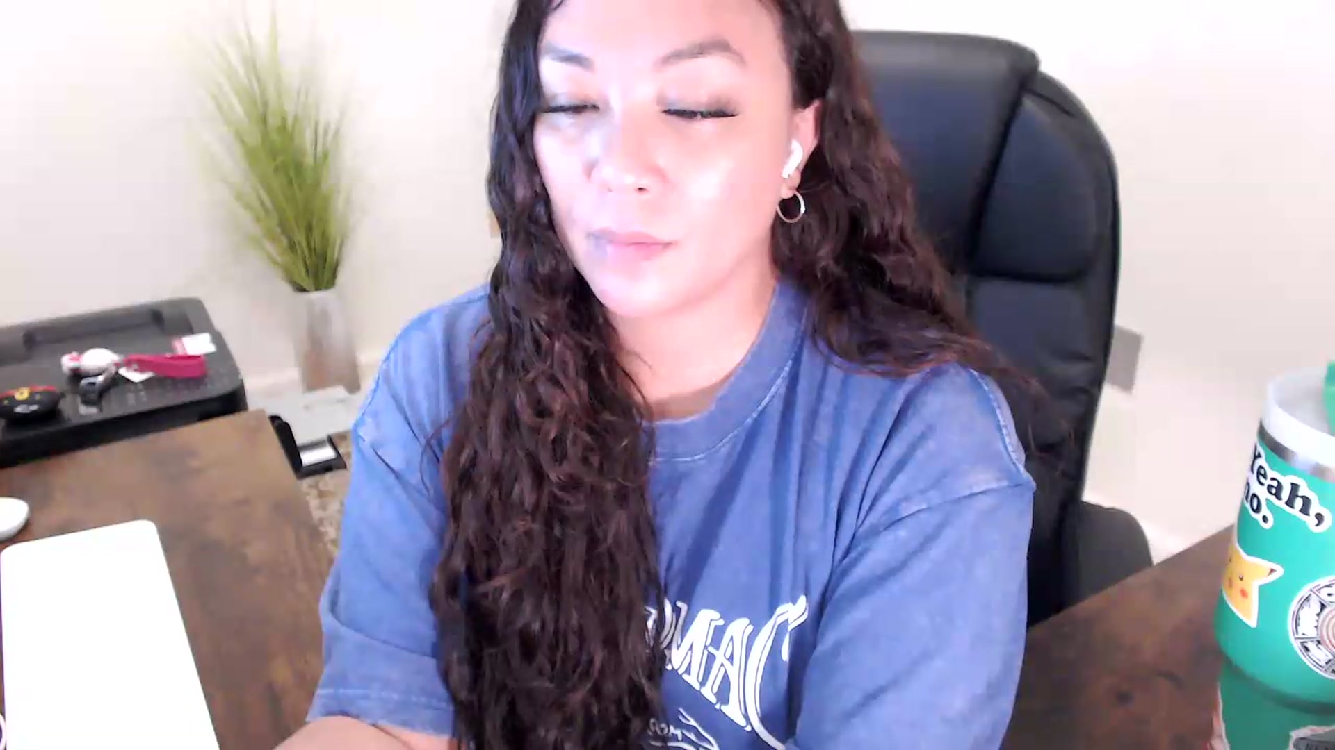 Gallery image thumbnail from MickaylaStar's myfreecams stream on, 06/04/2026, 18:24 image 6 of 20