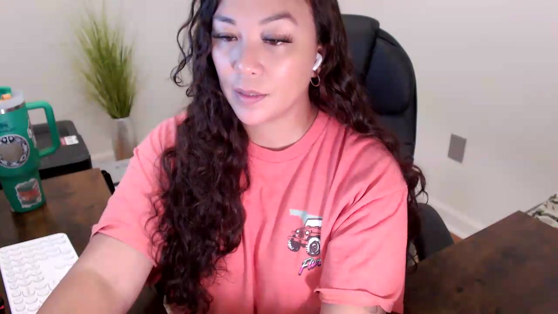 Gallery image thumbnail from MickaylaStar's myfreecams stream on, 06/05/2026, 14:42 image 13 of 20