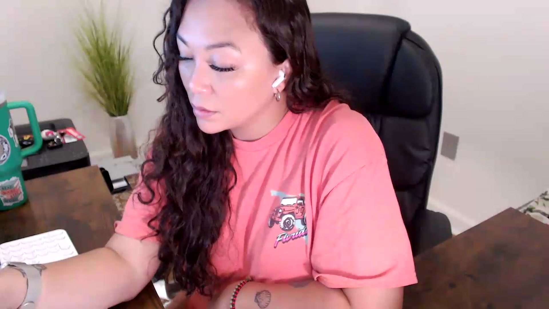 Gallery image thumbnail from MickaylaStar's myfreecams stream on, 06/05/2026, 14:42 image 4 of 20