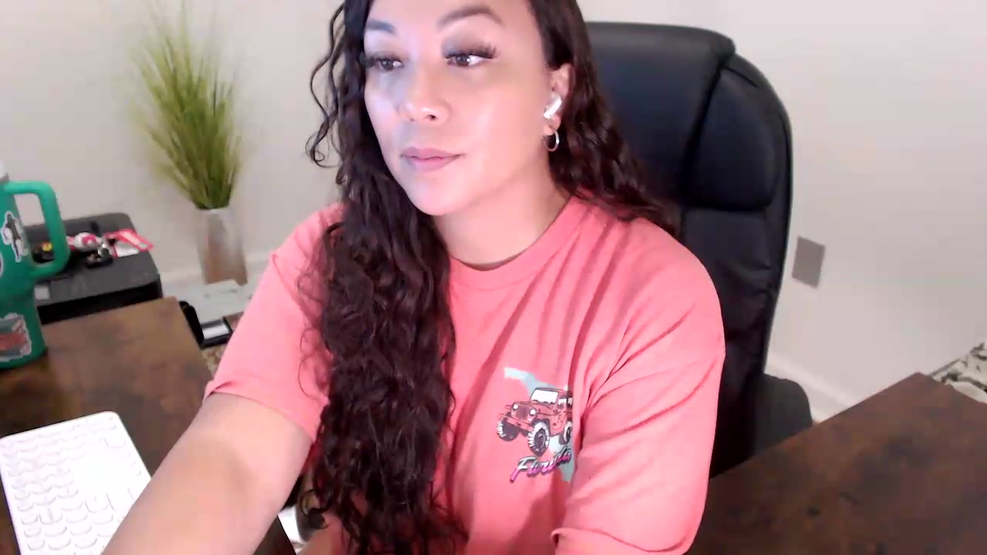 Gallery image thumbnail from MickaylaStar's myfreecams stream on, 06/05/2026, 14:42 image 6 of 20