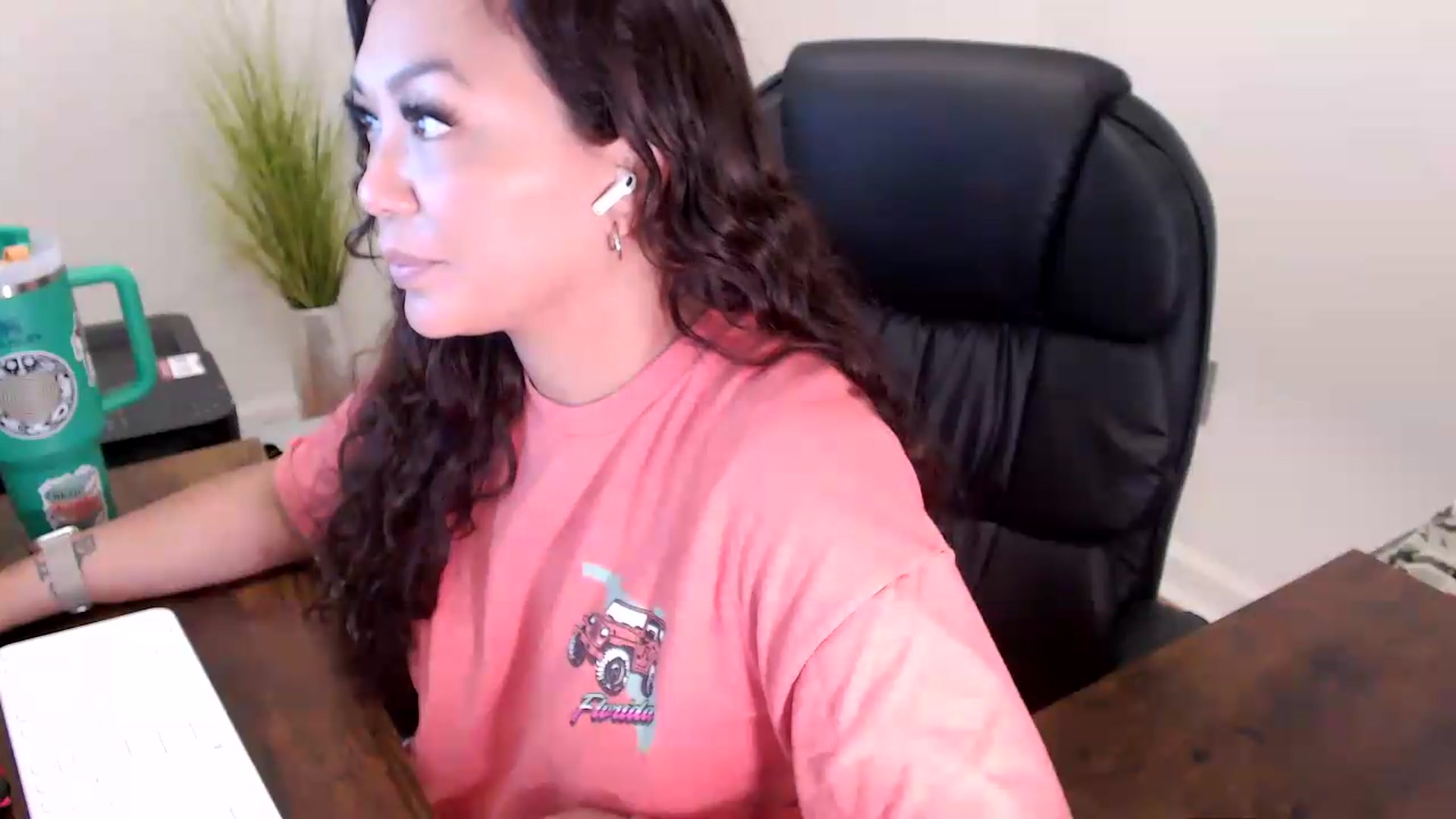 Gallery image thumbnail from MickaylaStar's myfreecams stream on, 06/05/2026, 14:42 image 12 of 20