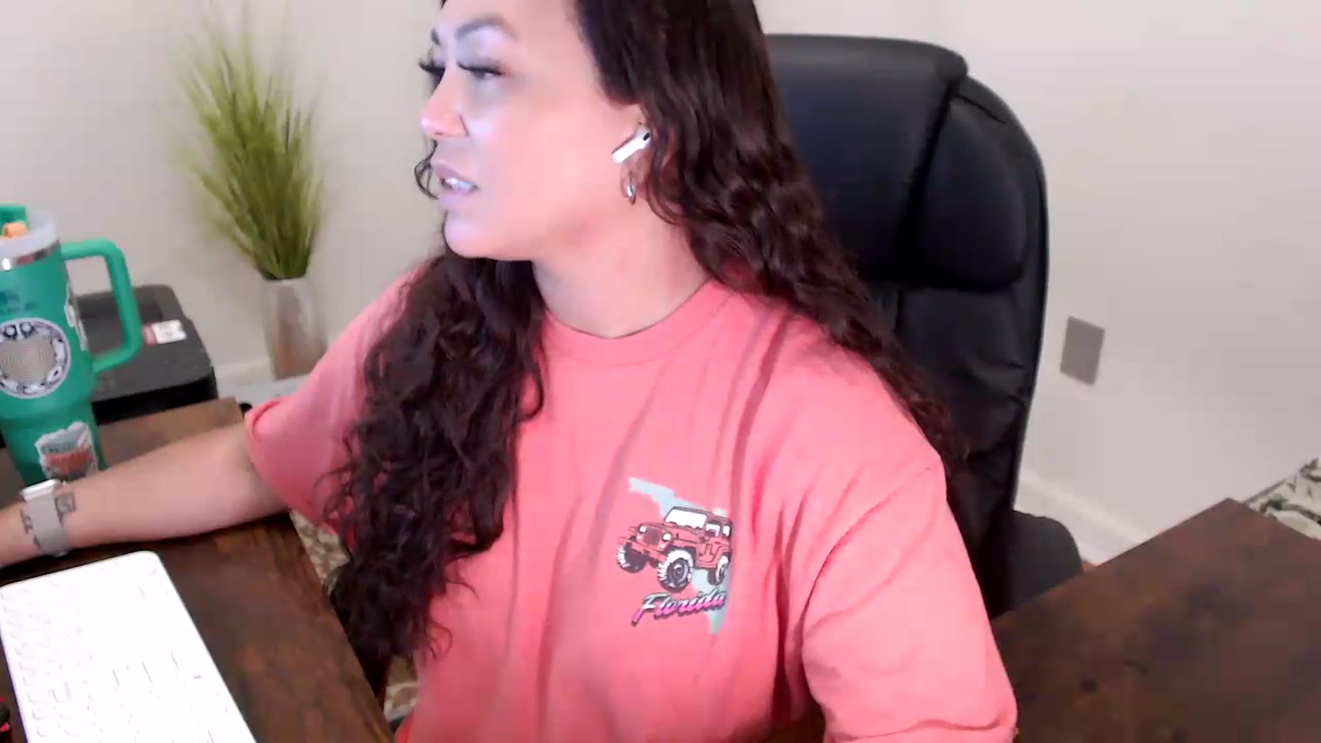 Gallery image thumbnail from MickaylaStar's myfreecams stream on, 06/05/2026, 14:42 image 14 of 20