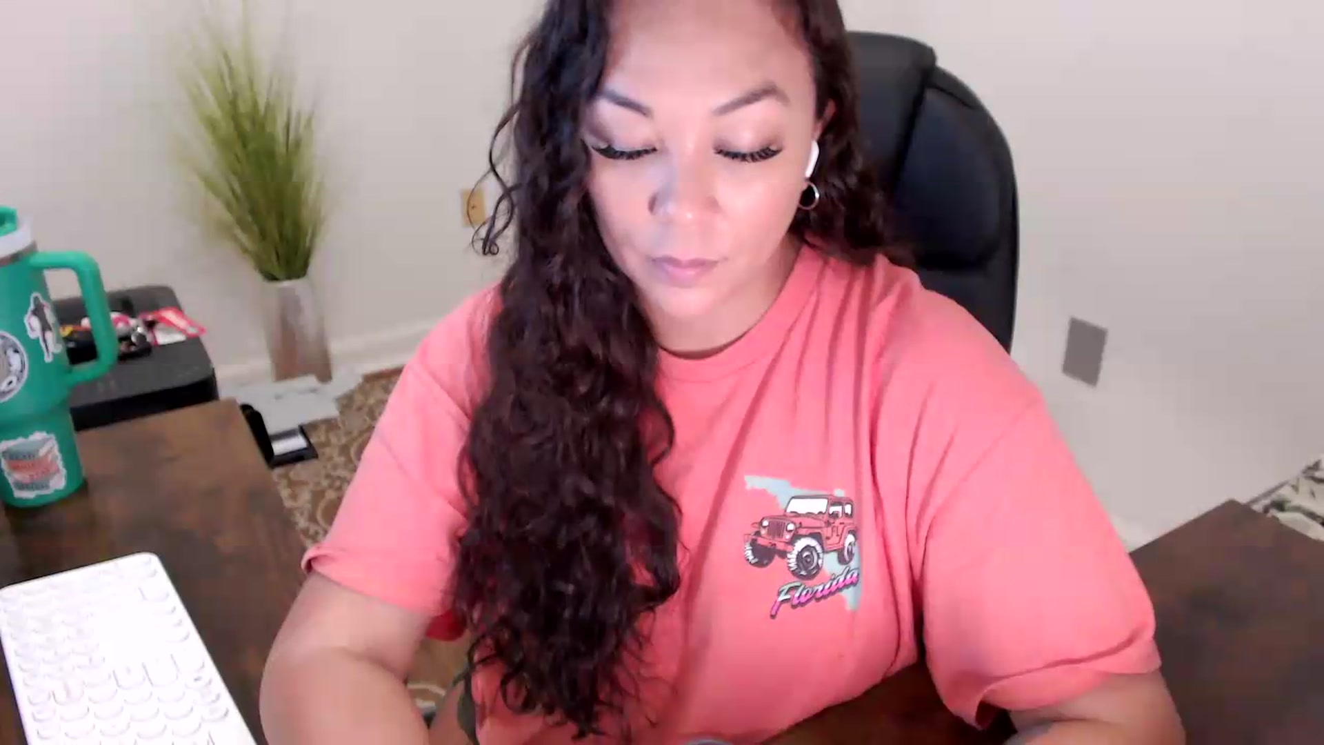 Gallery image thumbnail from MickaylaStar's myfreecams stream on, 06/05/2026, 14:42 image 9 of 20