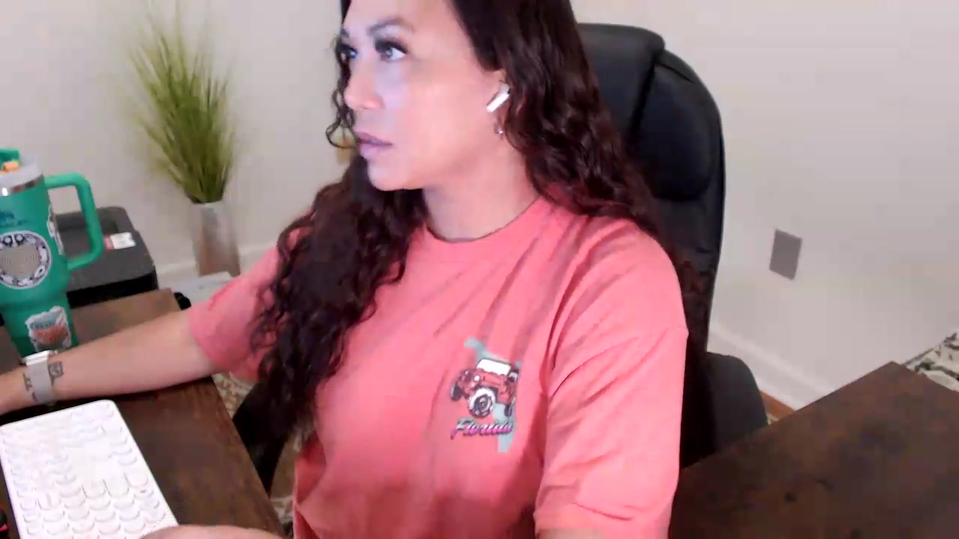 Gallery image thumbnail from MickaylaStar's myfreecams stream on, 06/05/2026, 14:42 image 17 of 20