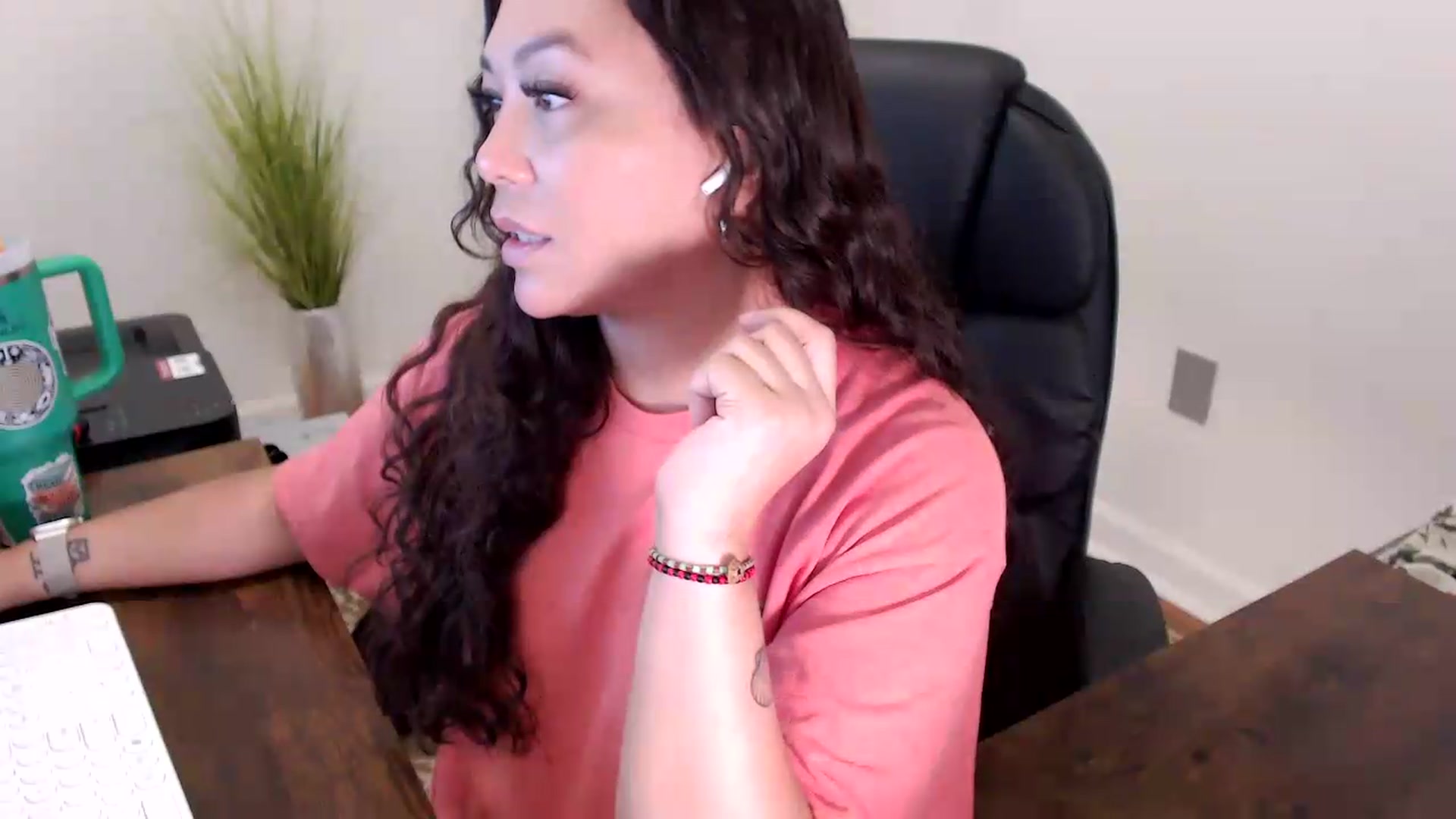 Gallery image thumbnail from MickaylaStar's myfreecams stream on, 06/05/2026, 15:15 image 6 of 20