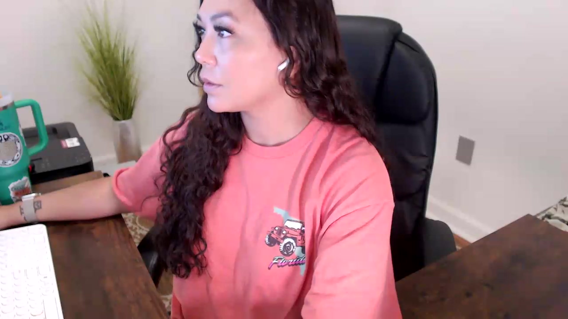 Gallery image thumbnail from MickaylaStar's myfreecams stream on, 06/05/2026, 15:15 image 3 of 20