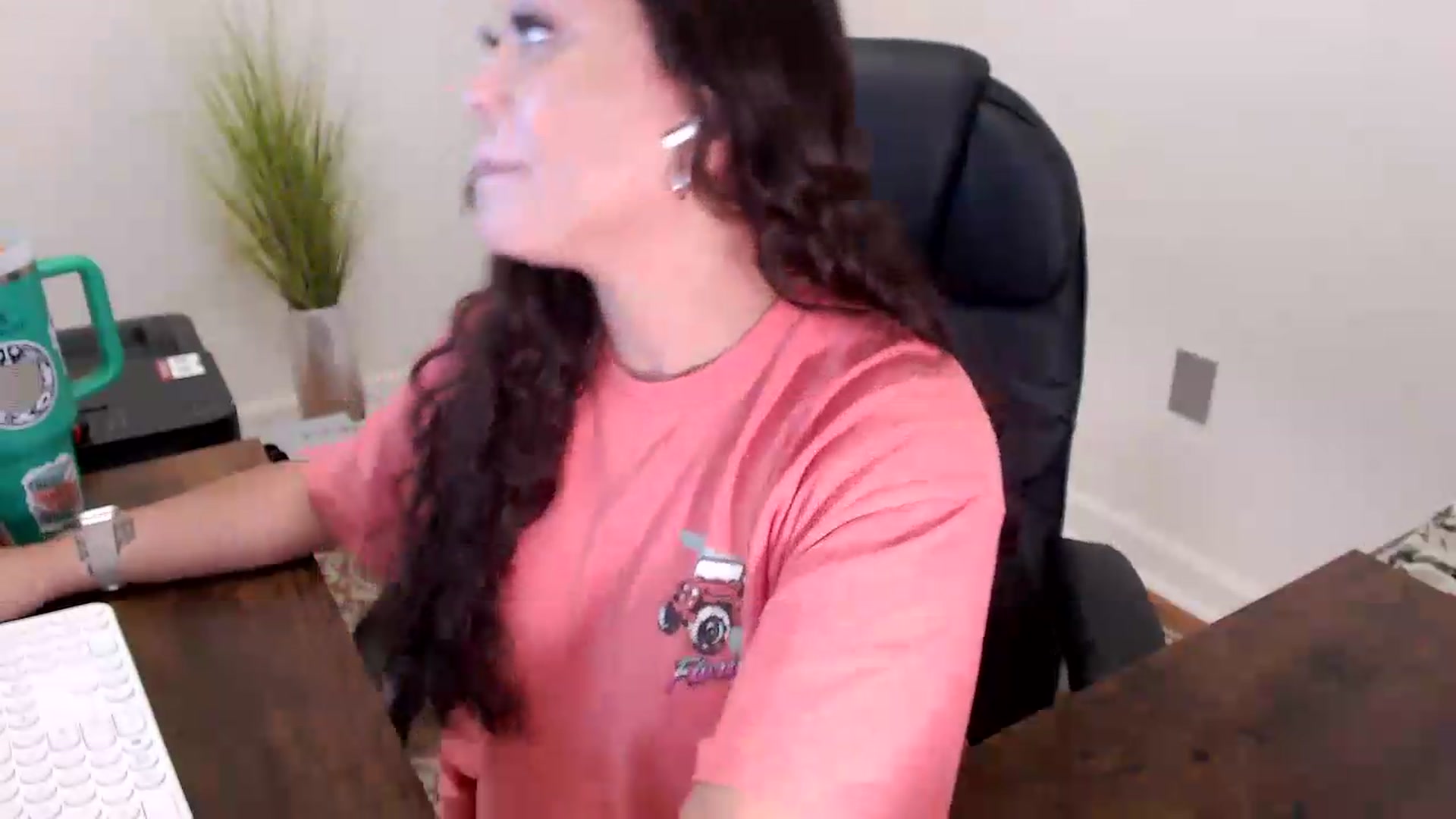 Gallery image thumbnail from MickaylaStar's myfreecams stream on, 06/05/2026, 15:15 image 9 of 20
