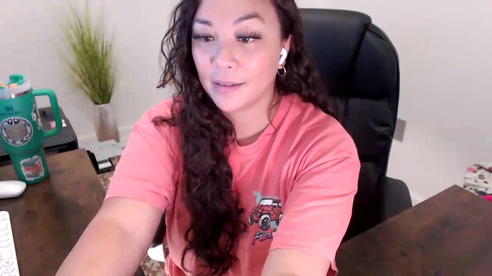 Gallery image thumbnail from MickaylaStar's myfreecams stream on, 06/05/2026, 18:32 image 12 of 20