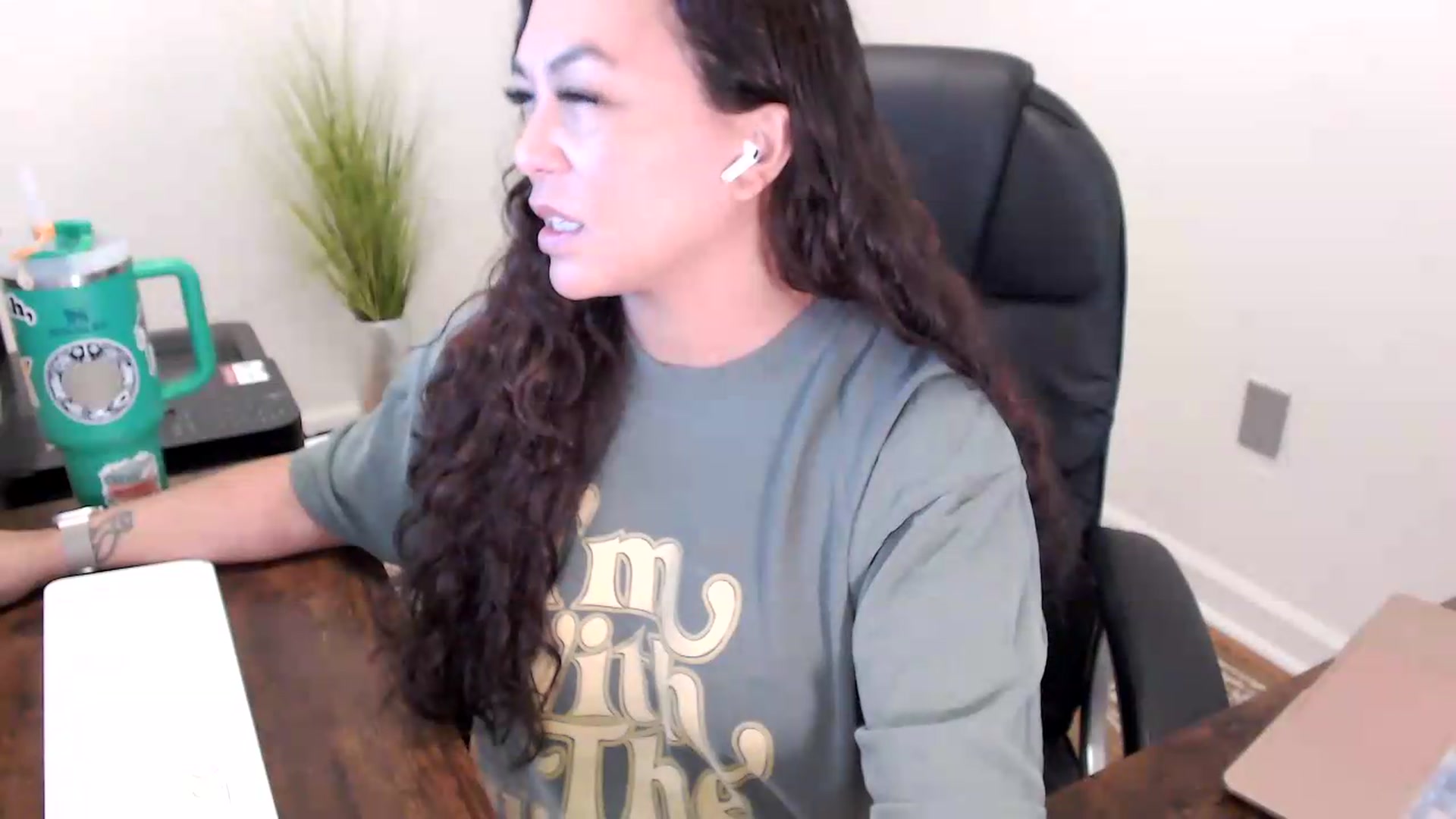Gallery image thumbnail from MickaylaStar's myfreecams stream on, 06/08/2026, 14:56 image 5 of 20