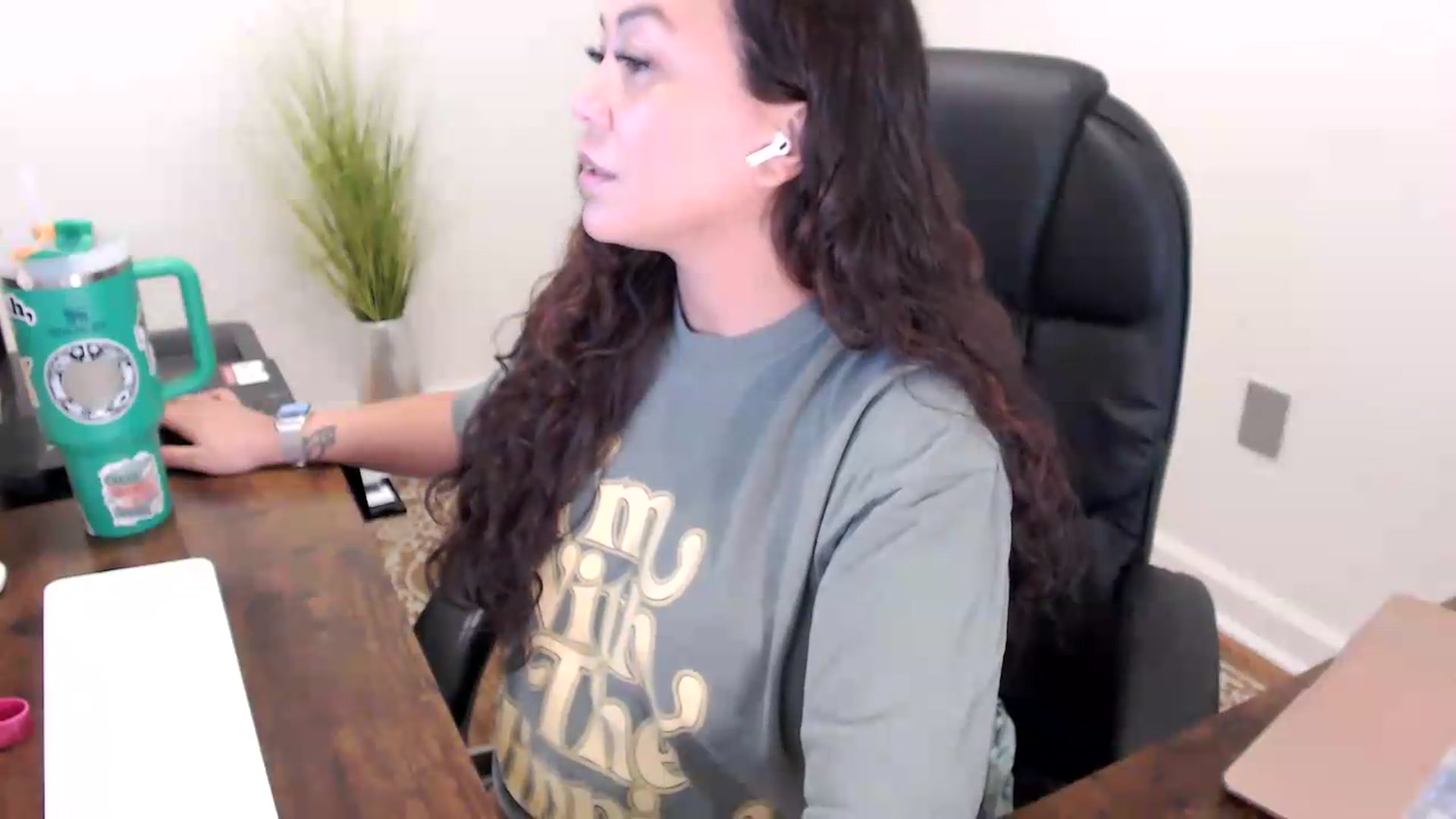 Gallery image thumbnail from MickaylaStar's myfreecams stream on, 06/08/2026, 14:56 image 8 of 20