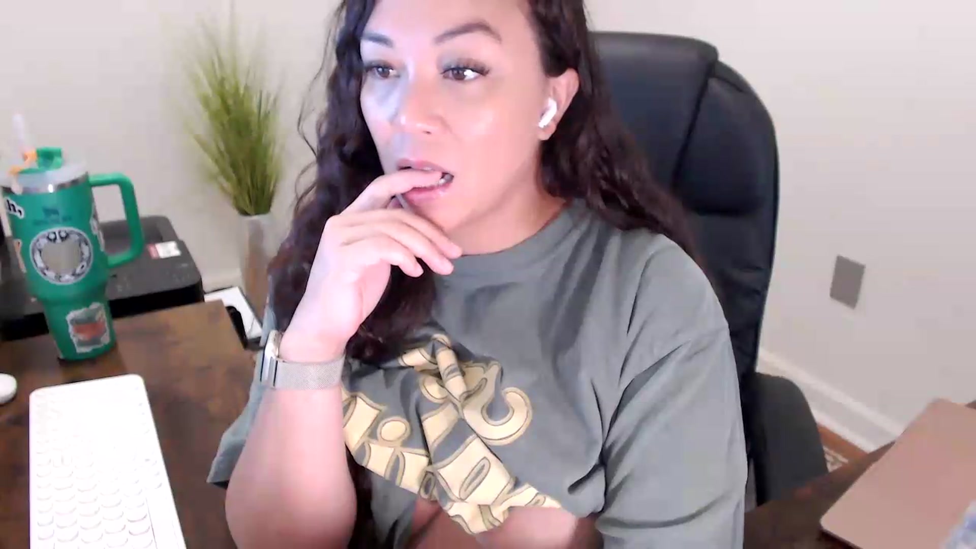 Gallery image thumbnail from MickaylaStar's myfreecams stream on, 06/08/2026, 14:56 image 3 of 20