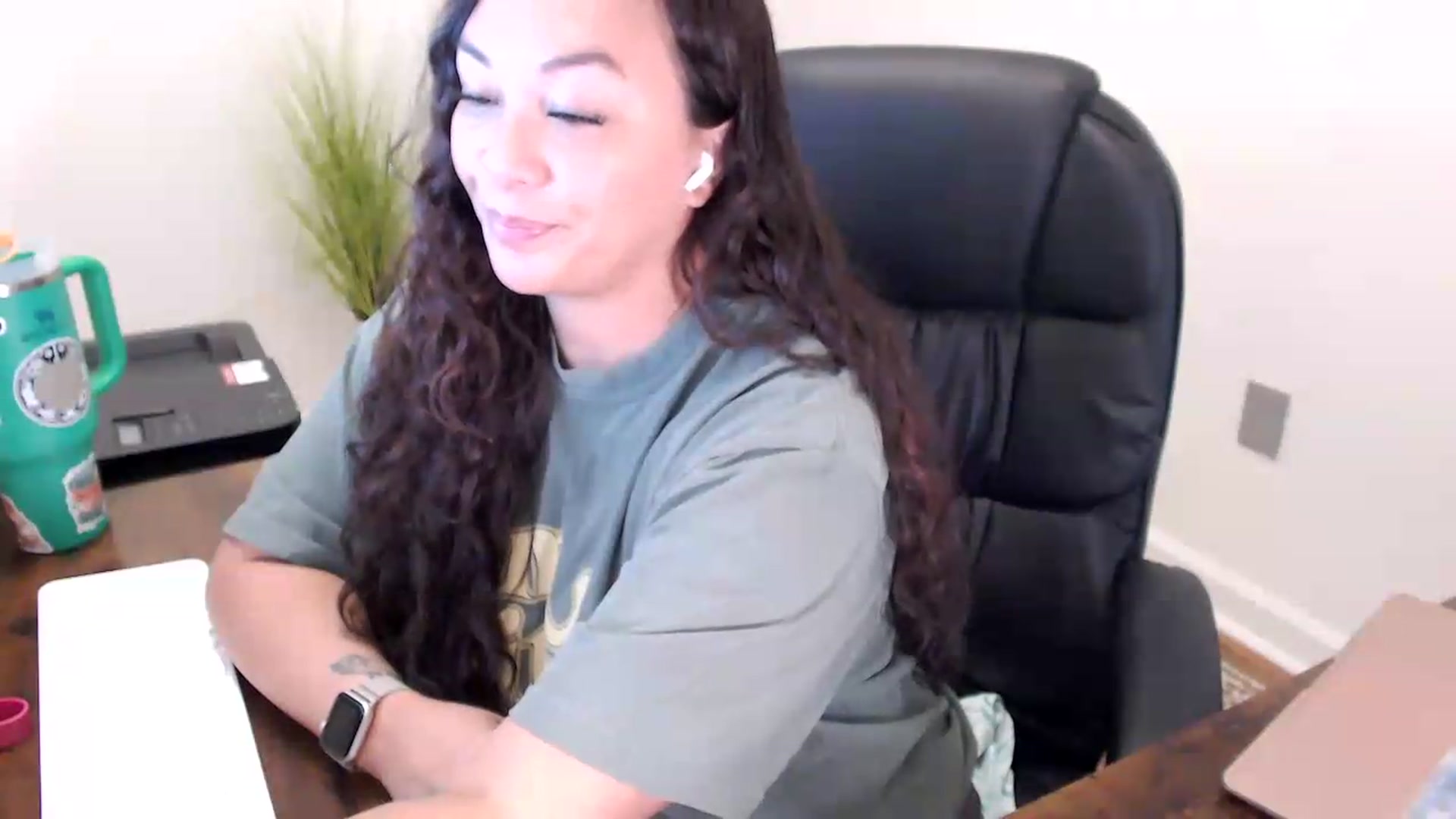 Gallery image thumbnail from MickaylaStar's myfreecams stream on, 06/08/2026, 14:56 image 13 of 20