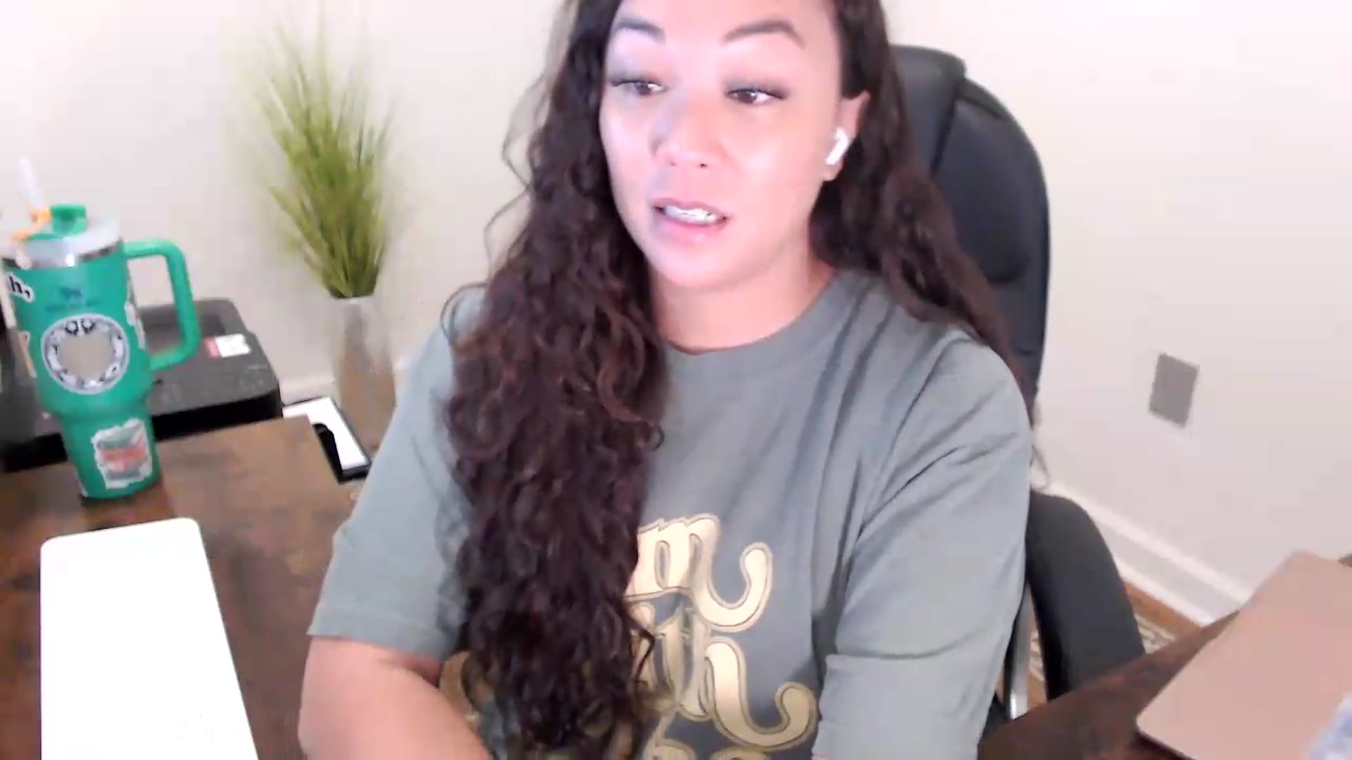 Gallery image thumbnail from MickaylaStar's myfreecams stream on, 06/08/2026, 14:56 image 6 of 20