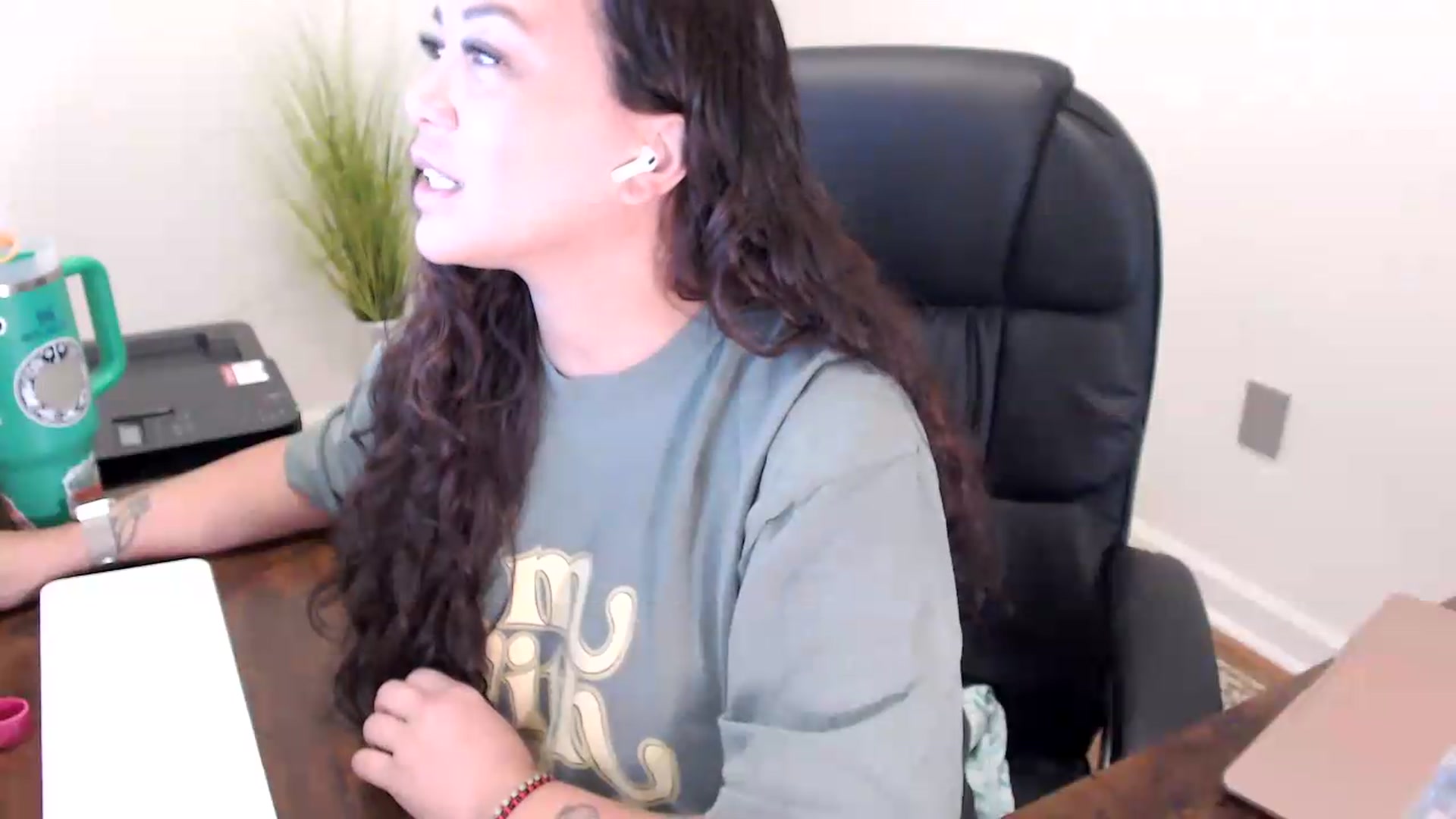 Gallery image thumbnail from MickaylaStar's myfreecams stream on, 06/08/2026, 14:56 image 11 of 20