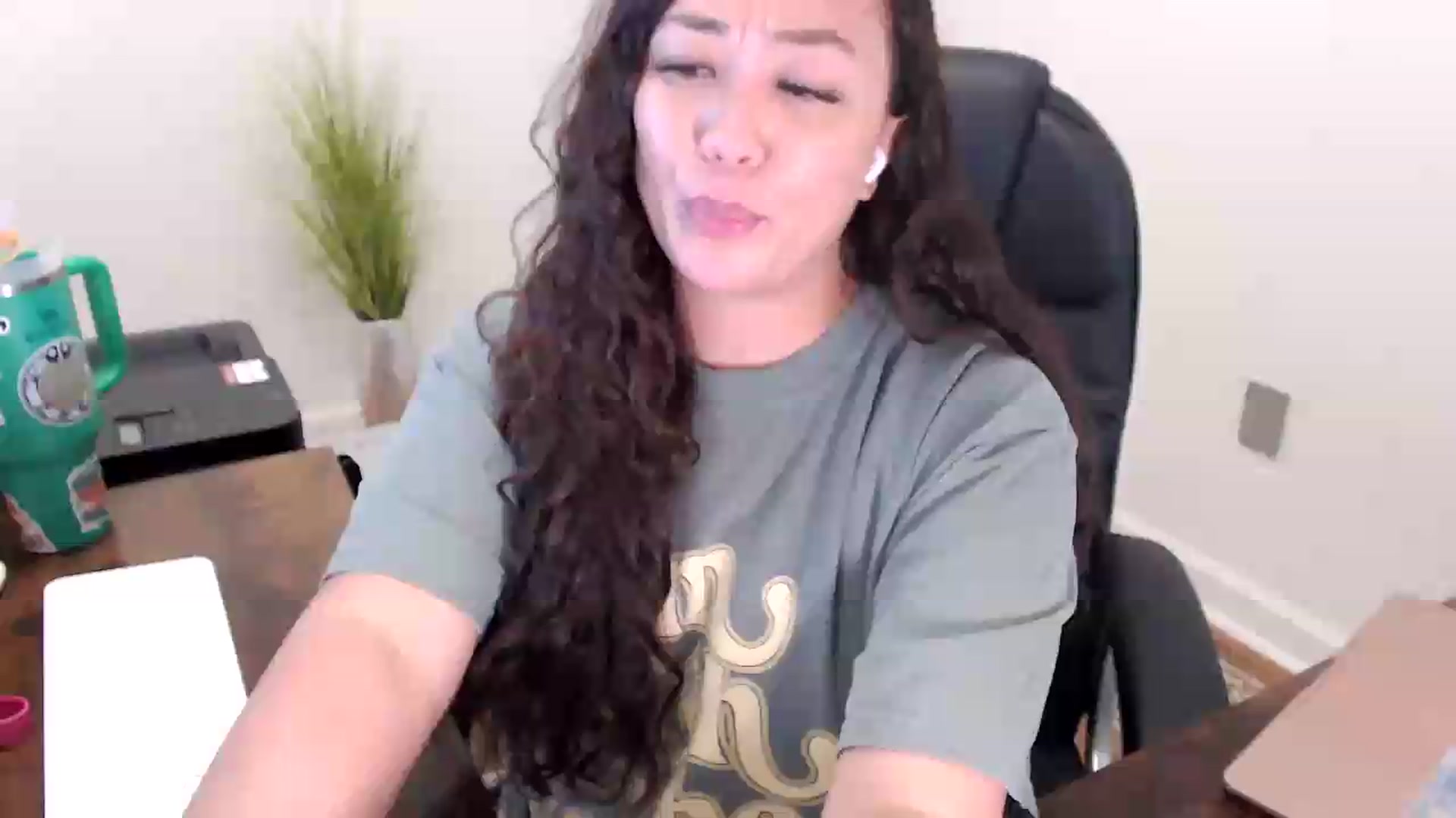 Gallery image thumbnail from MickaylaStar's myfreecams stream on, 06/08/2026, 14:56 image 9 of 20