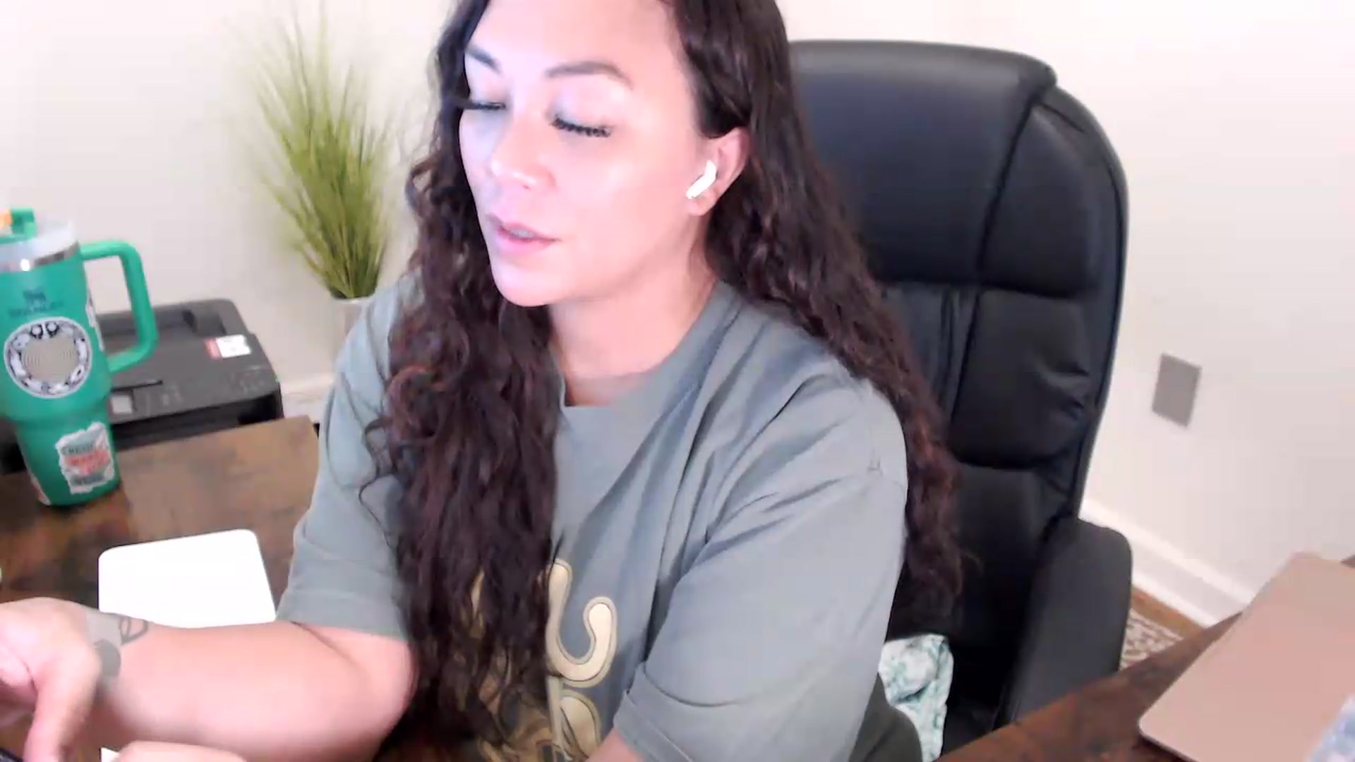 Gallery image thumbnail from MickaylaStar's myfreecams stream on, 06/08/2026, 15:53 image 5 of 20