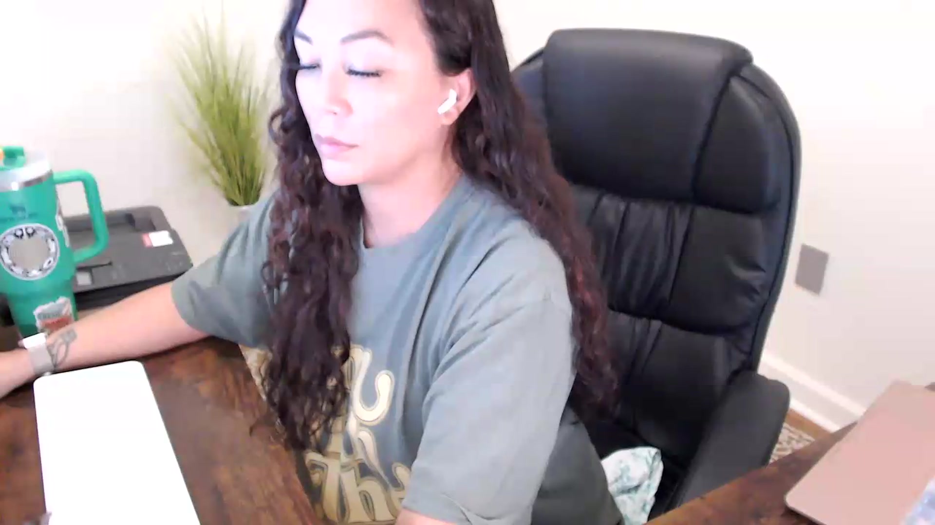 Gallery image thumbnail from MickaylaStar's myfreecams stream on, 06/08/2026, 15:53 image 19 of 20