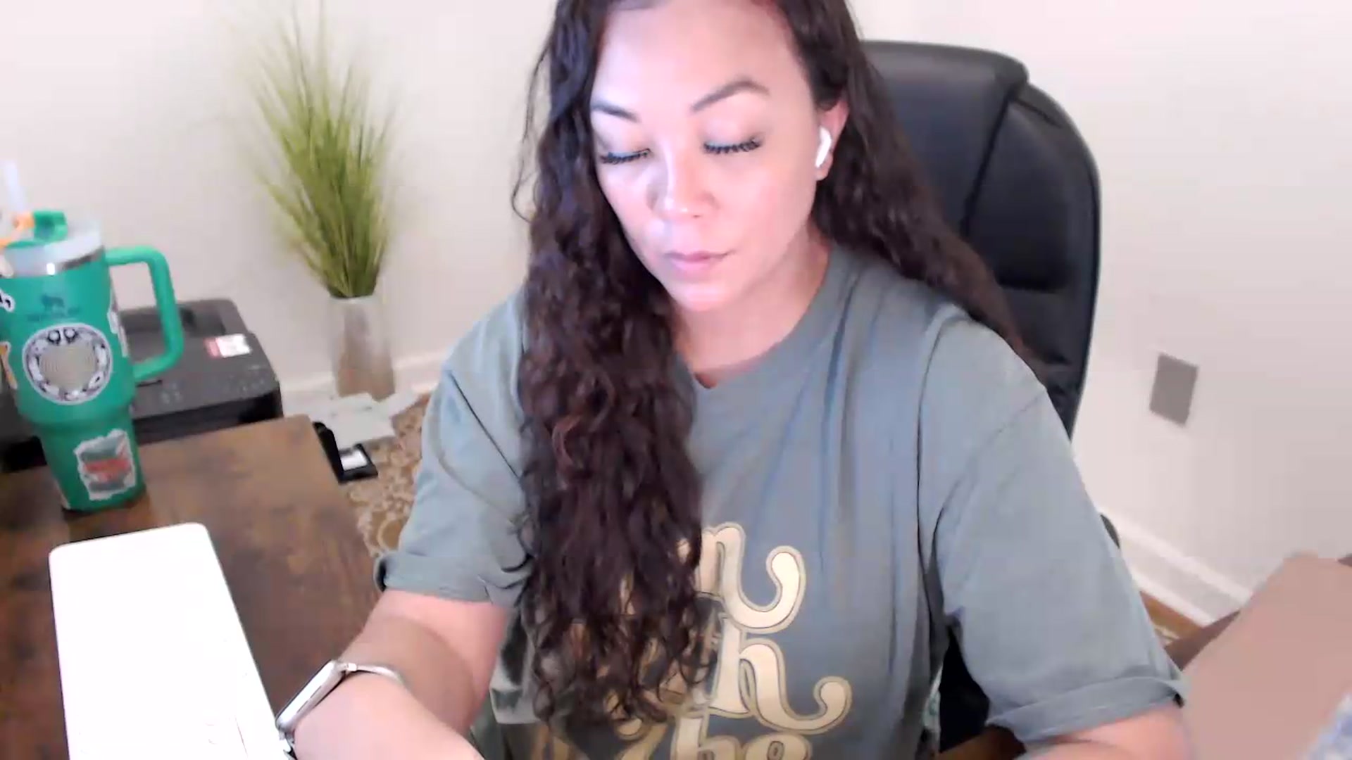 Gallery image thumbnail from MickaylaStar's myfreecams stream on, 06/08/2026, 15:53 image 17 of 20