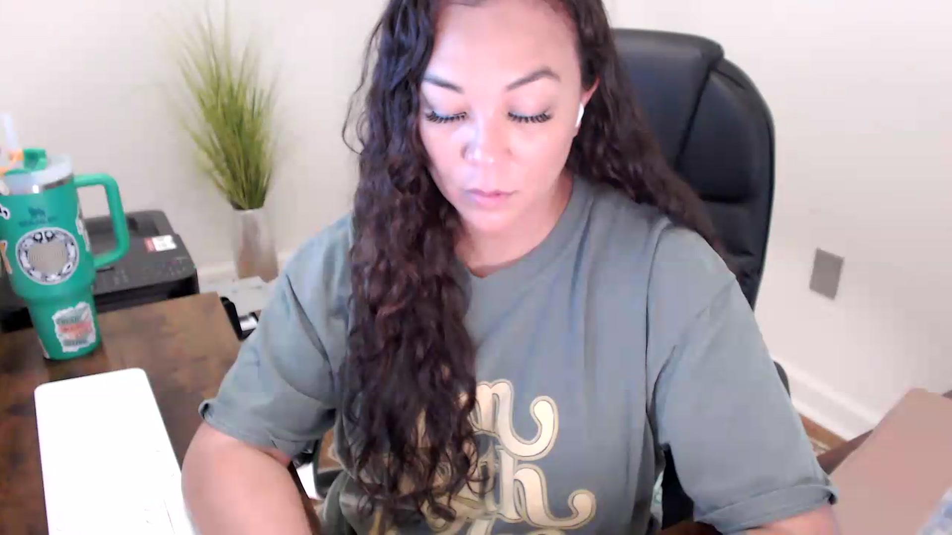 Gallery image thumbnail from MickaylaStar's myfreecams stream on, 06/08/2026, 15:53 image 12 of 20