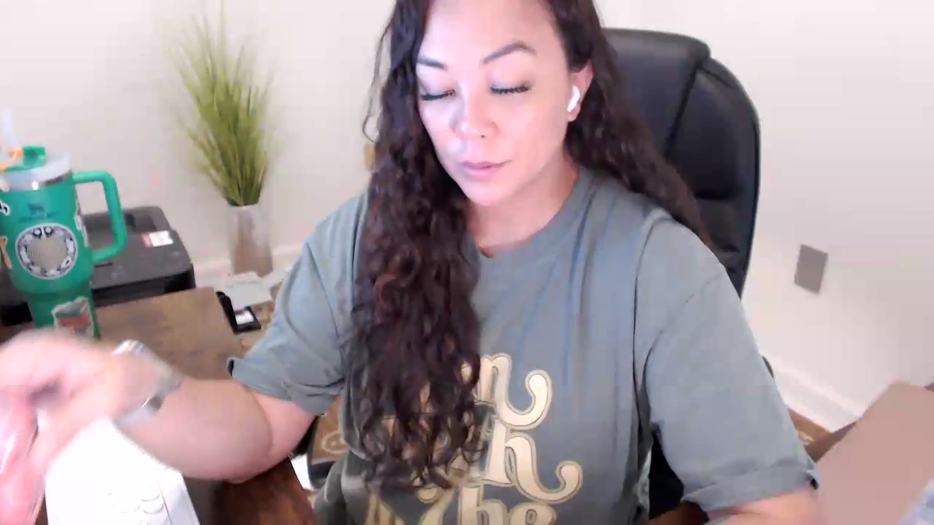 Gallery image thumbnail from MickaylaStar's myfreecams stream on, 06/08/2026, 15:53 image 15 of 20