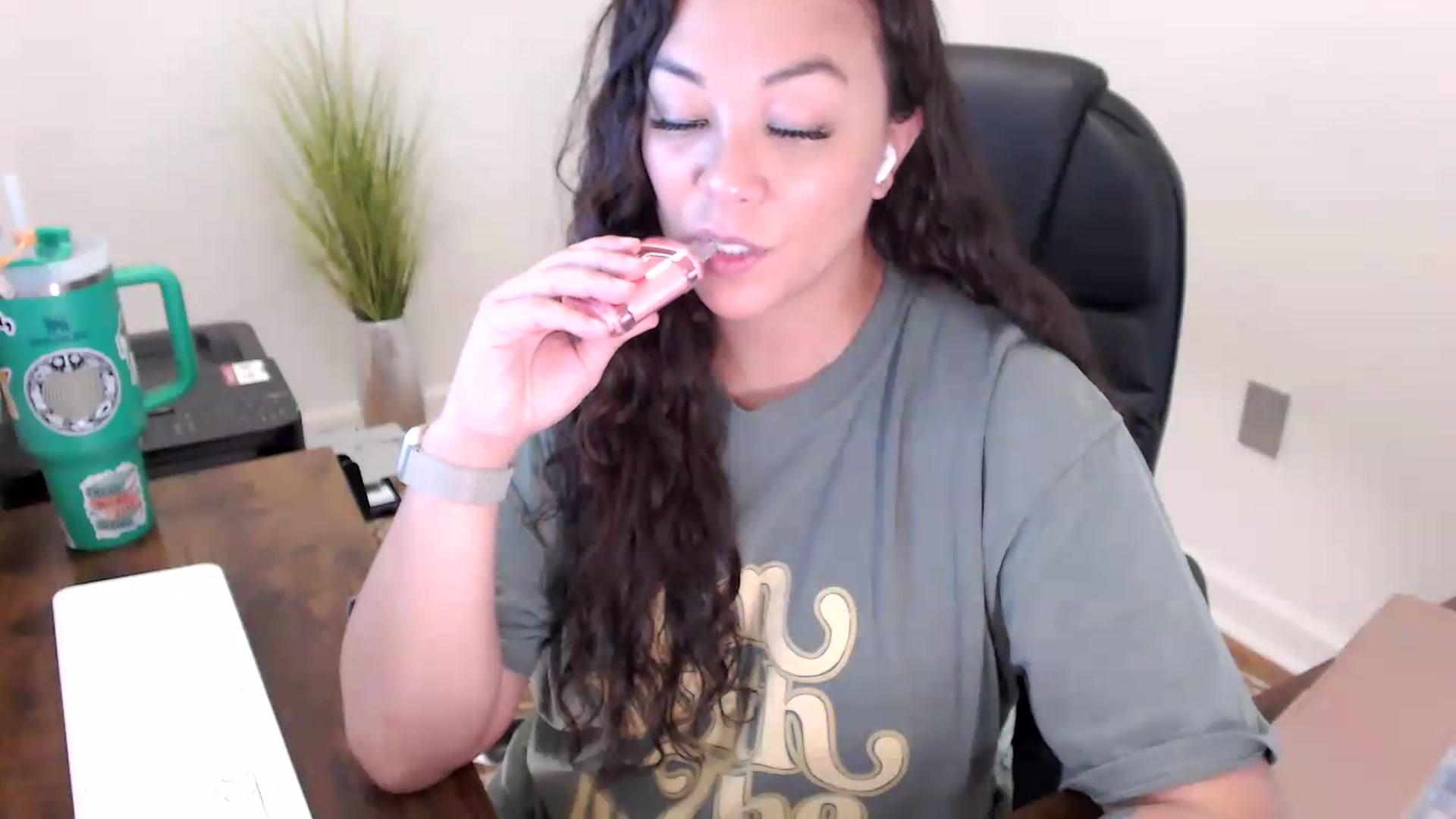 Gallery image thumbnail from MickaylaStar's myfreecams stream on, 06/08/2026, 15:53 image 13 of 20