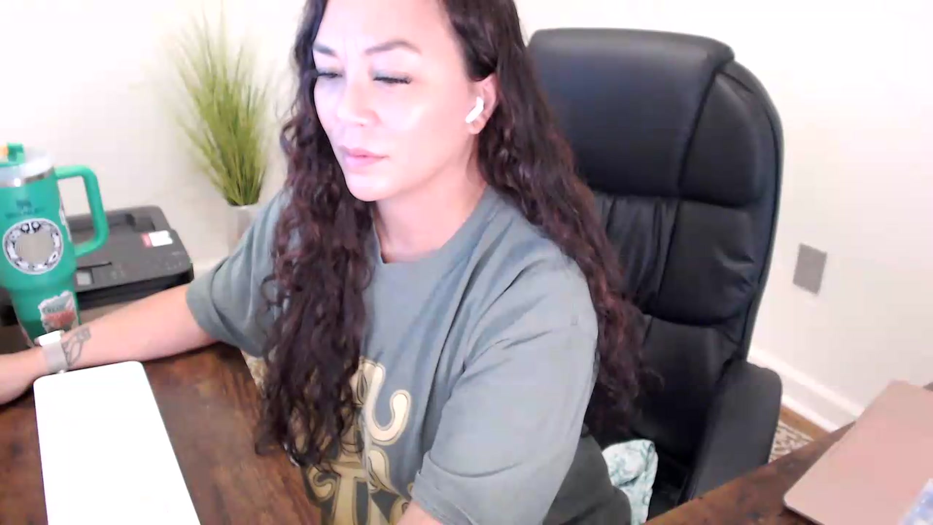 Gallery image thumbnail from MickaylaStar's myfreecams stream on, 06/08/2026, 15:53 image 6 of 20