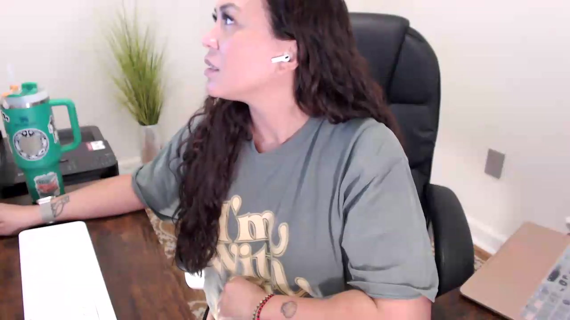 Gallery image thumbnail from MickaylaStar's myfreecams stream on, 06/08/2026, 17:14 image 12 of 20