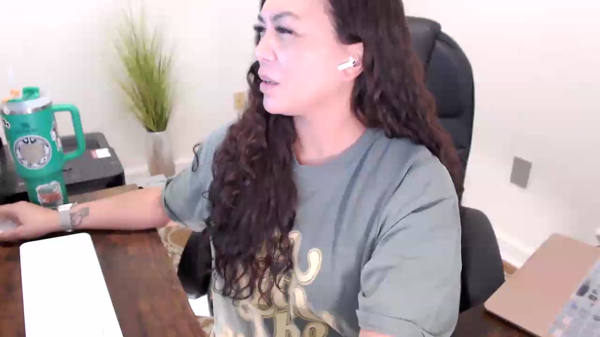 Gallery image thumbnail from MickaylaStar's myfreecams stream on, 06/08/2026, 17:14 image 4 of 20