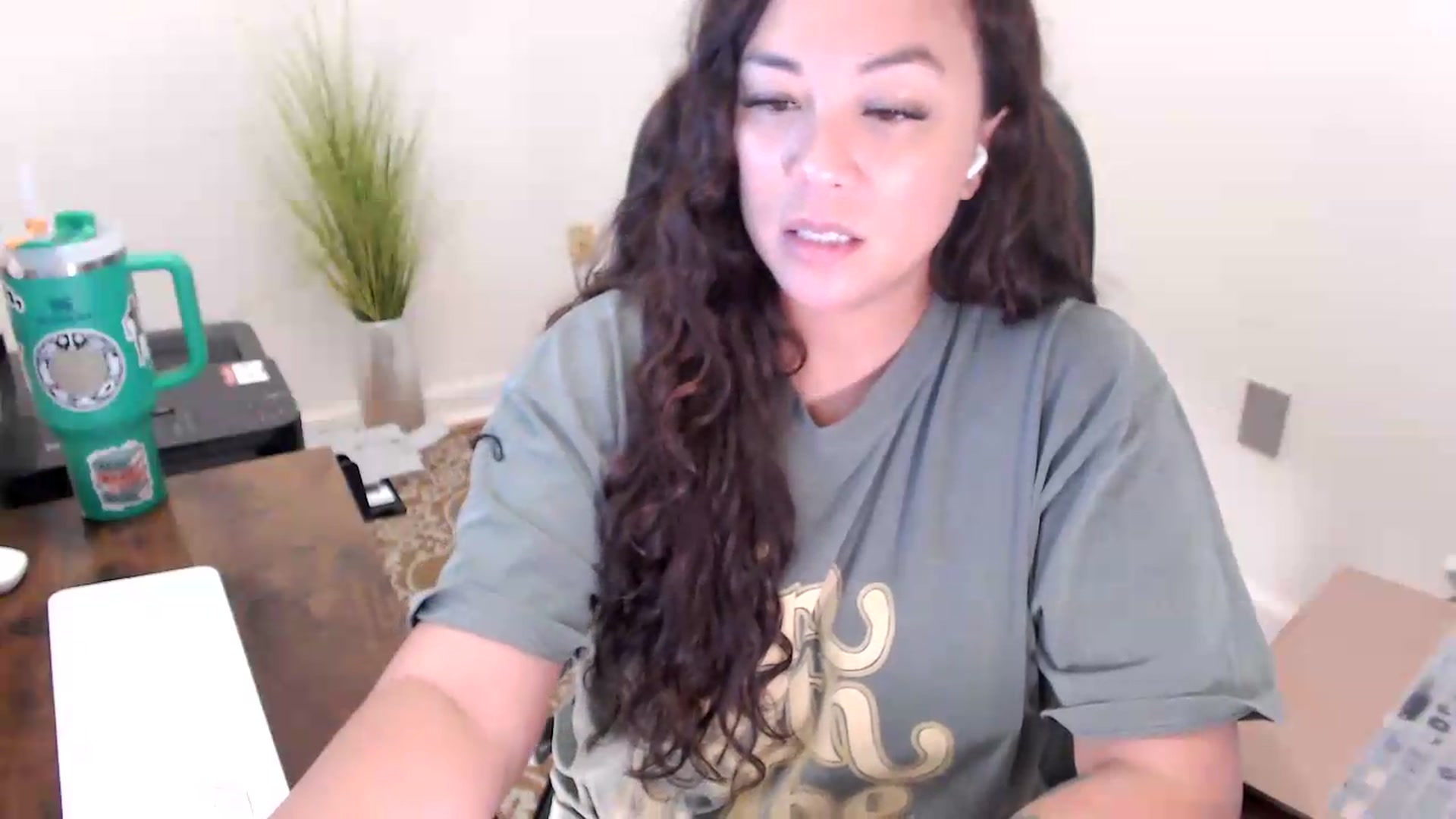 Gallery image thumbnail from MickaylaStar's myfreecams stream on, 06/08/2026, 17:14 image 10 of 20
