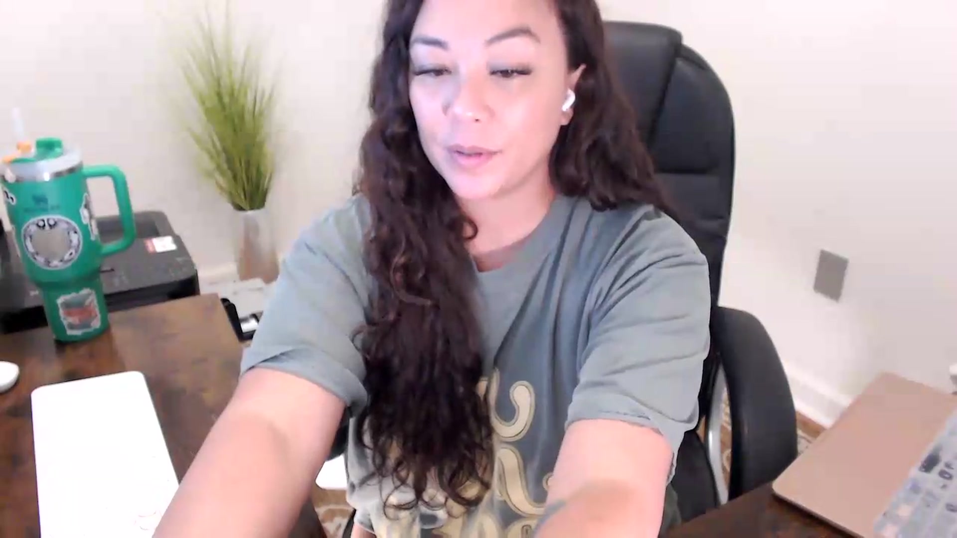 Gallery image thumbnail from MickaylaStar's myfreecams stream on, 06/08/2026, 17:14 image 20 of 20