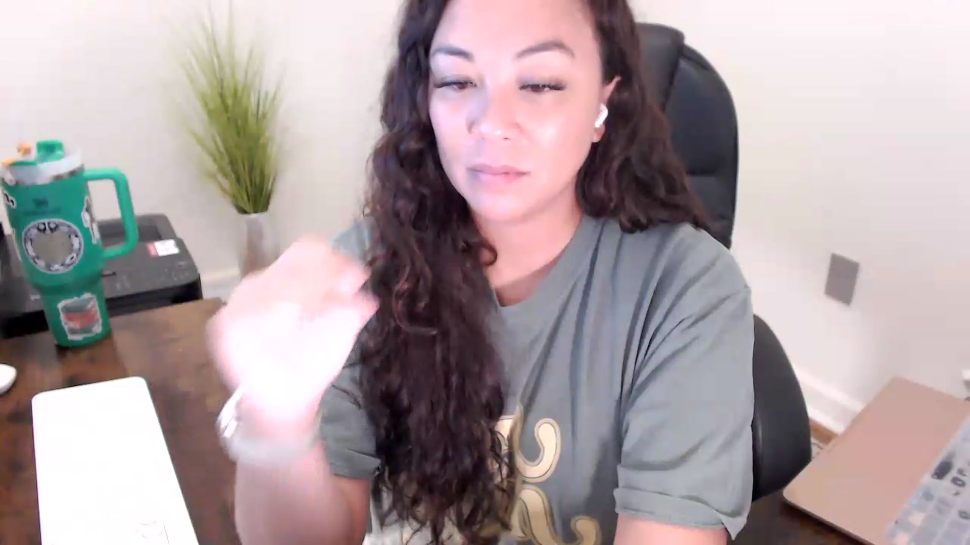 Gallery image thumbnail from MickaylaStar's myfreecams stream on, 06/08/2026, 17:14 image 16 of 20