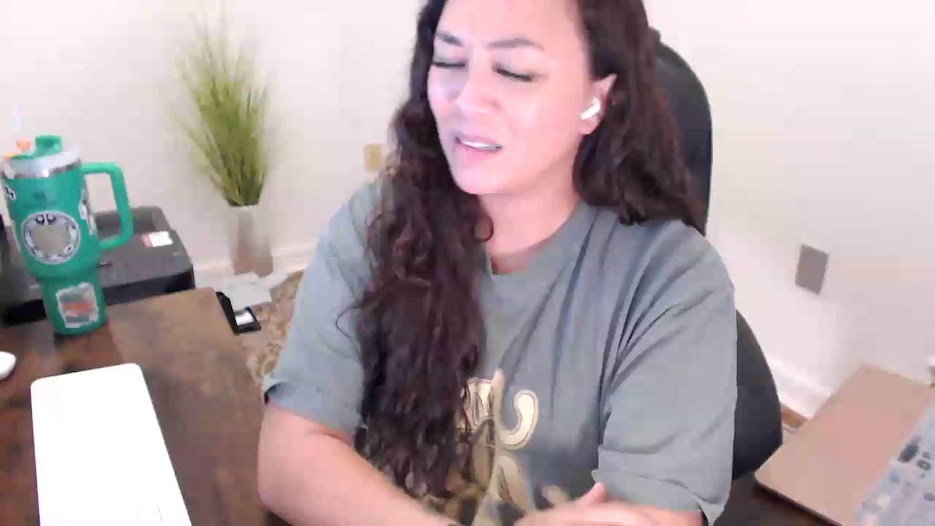 Gallery image thumbnail from MickaylaStar's myfreecams stream on, 06/08/2026, 17:14 image 15 of 20