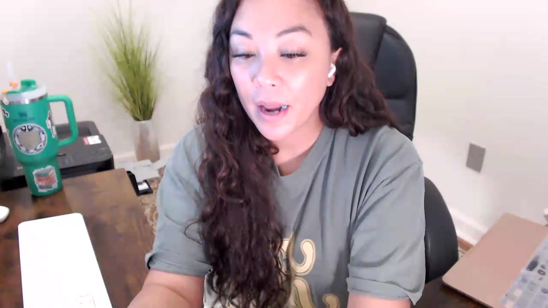 Gallery image thumbnail from MickaylaStar's myfreecams stream on, 06/08/2026, 17:14 image 17 of 20